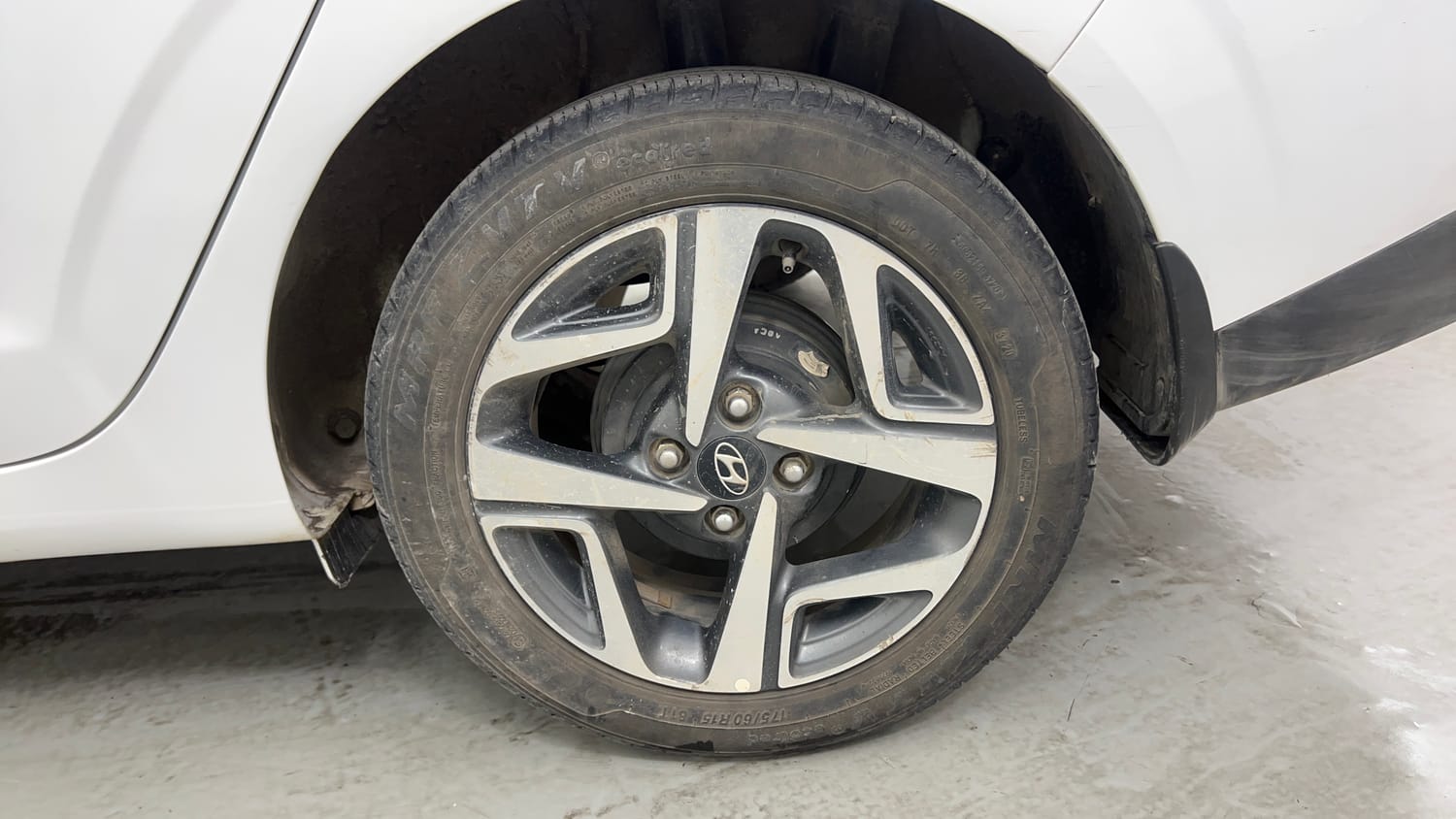 Used 2020 Hyundai Aura SX Plus 1.2 AMT Petrol Petrol Automatic tyres LEFT REAR TYRE RIM VIEW