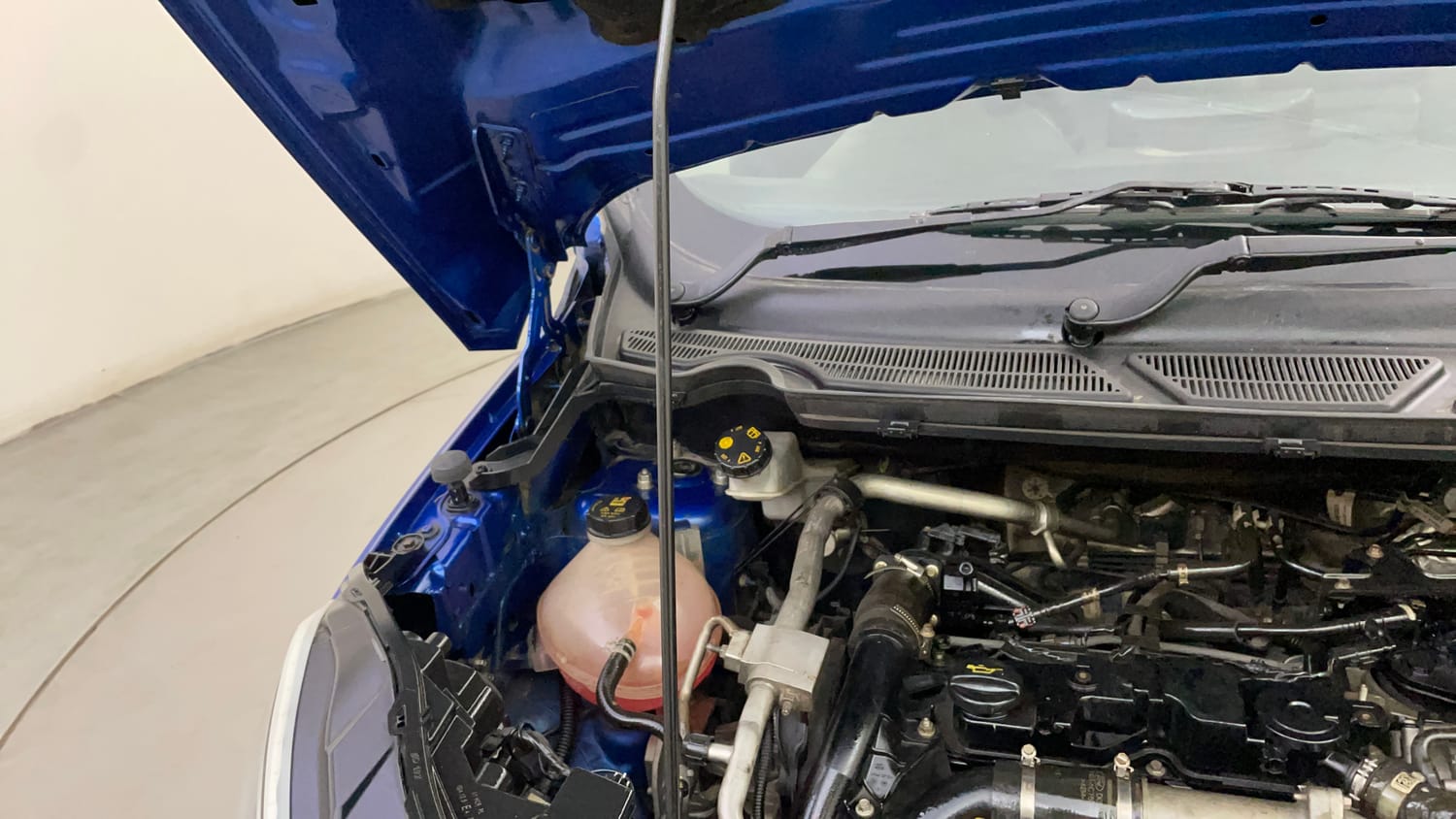 Used 2018 Ford EcoSport Ambiente 1.5L TDCi Diesel Manual engine ENGINE RIGHT SIDE HINGE & APRON VIEW