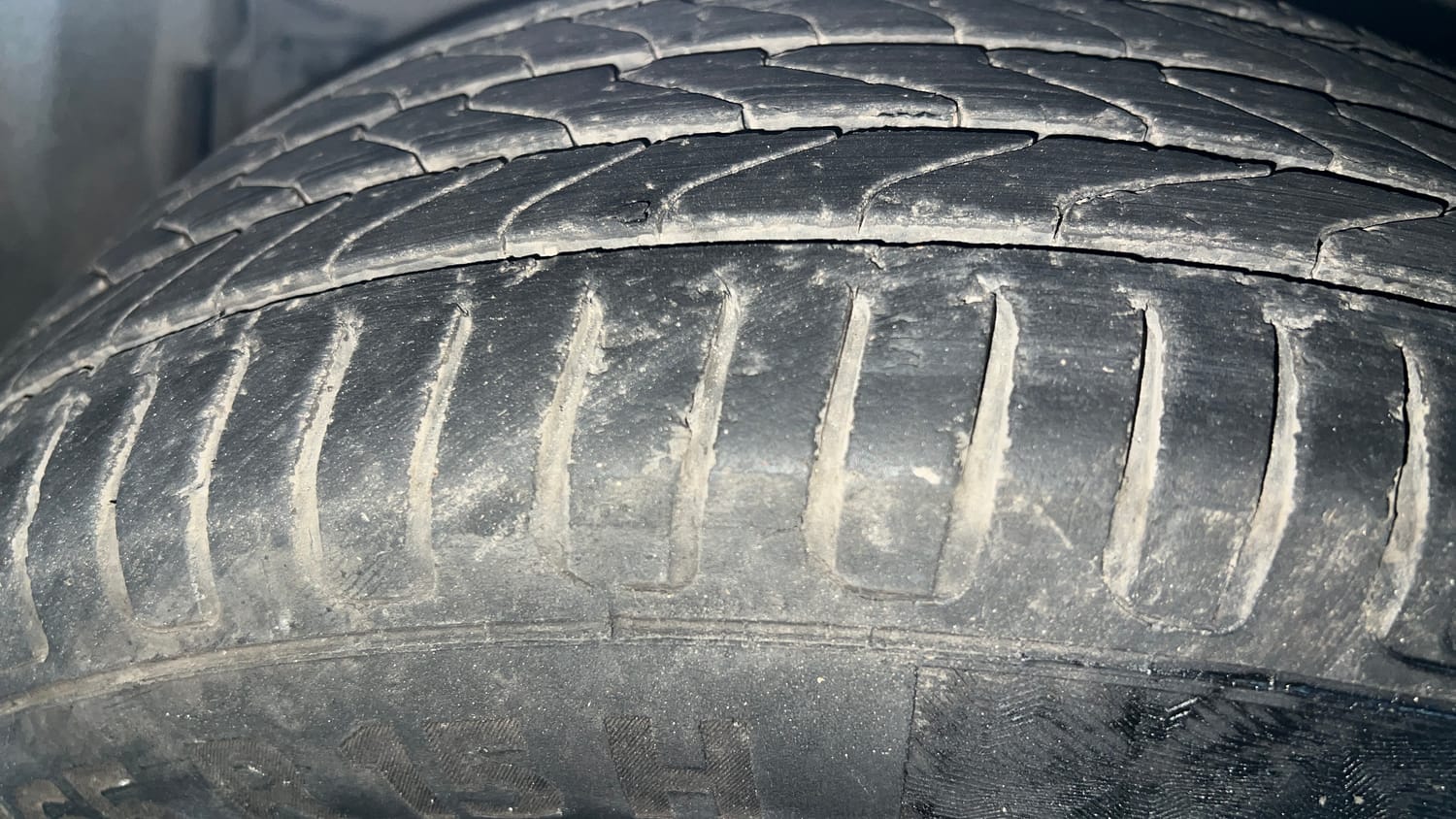 Used 2015 Honda City VX CVT Petrol Automatic tyres LEFT FRONT TYRE TREAD VIEW