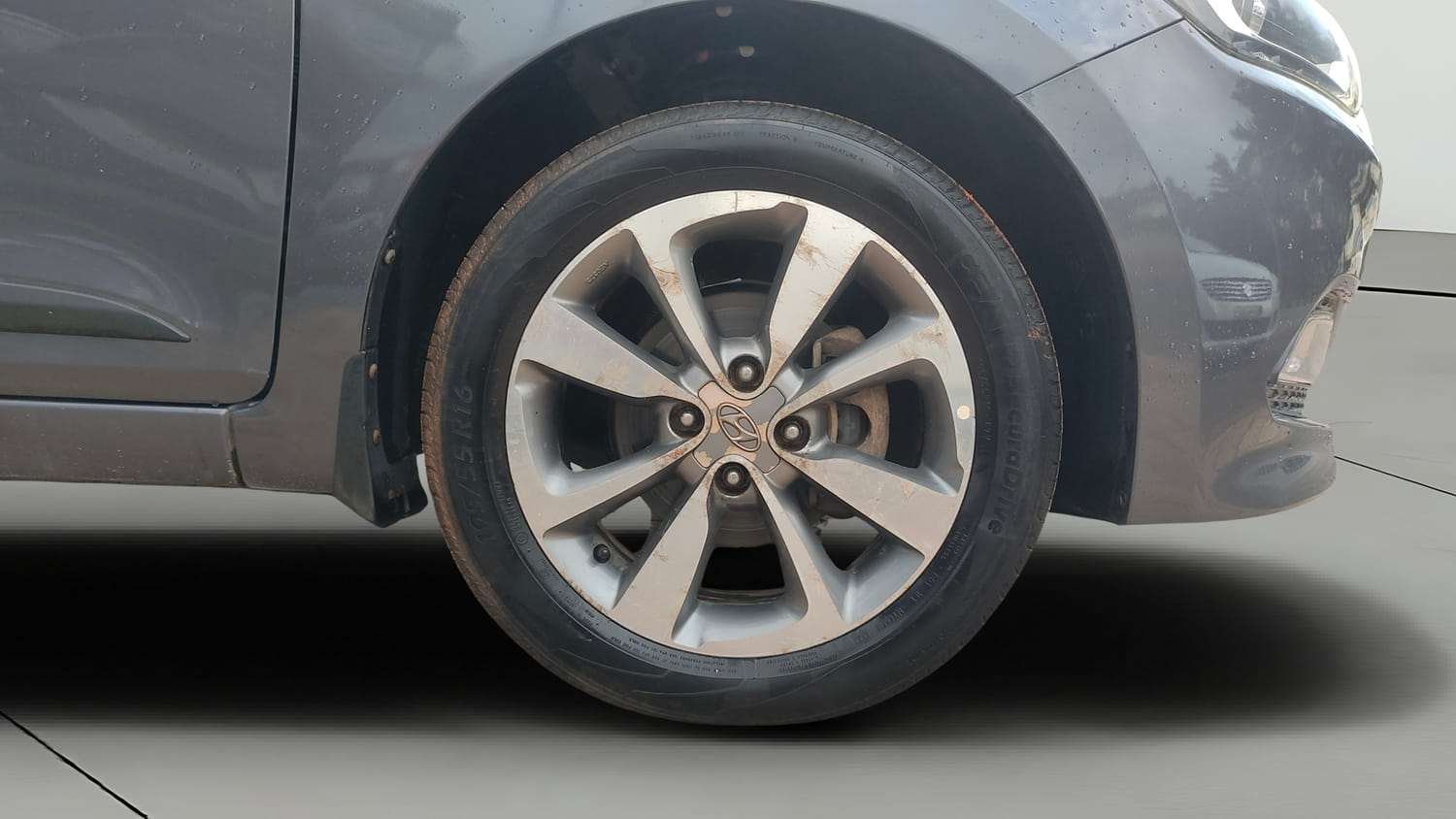 Used 2017 Hyundai Elite i20 Asta 1.2 (O) Petrol Manual tyres RIGHT FRONT TYRE RIM VIEW