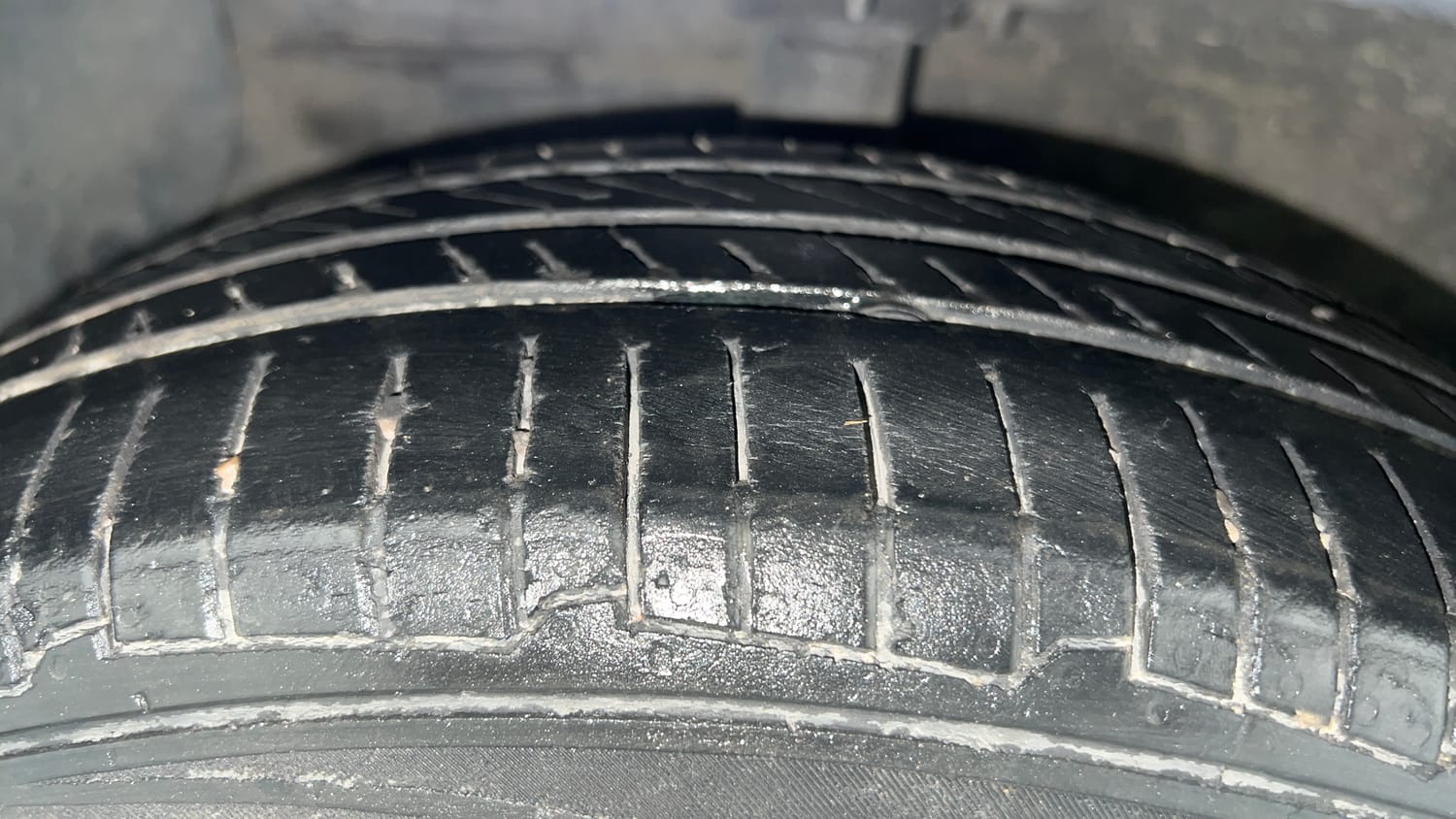 Used 2017 Hyundai Grand i10 Magna 1.2 Kappa VTVT Petrol Manual tyres LEFT FRONT TYRE TREAD VIEW
