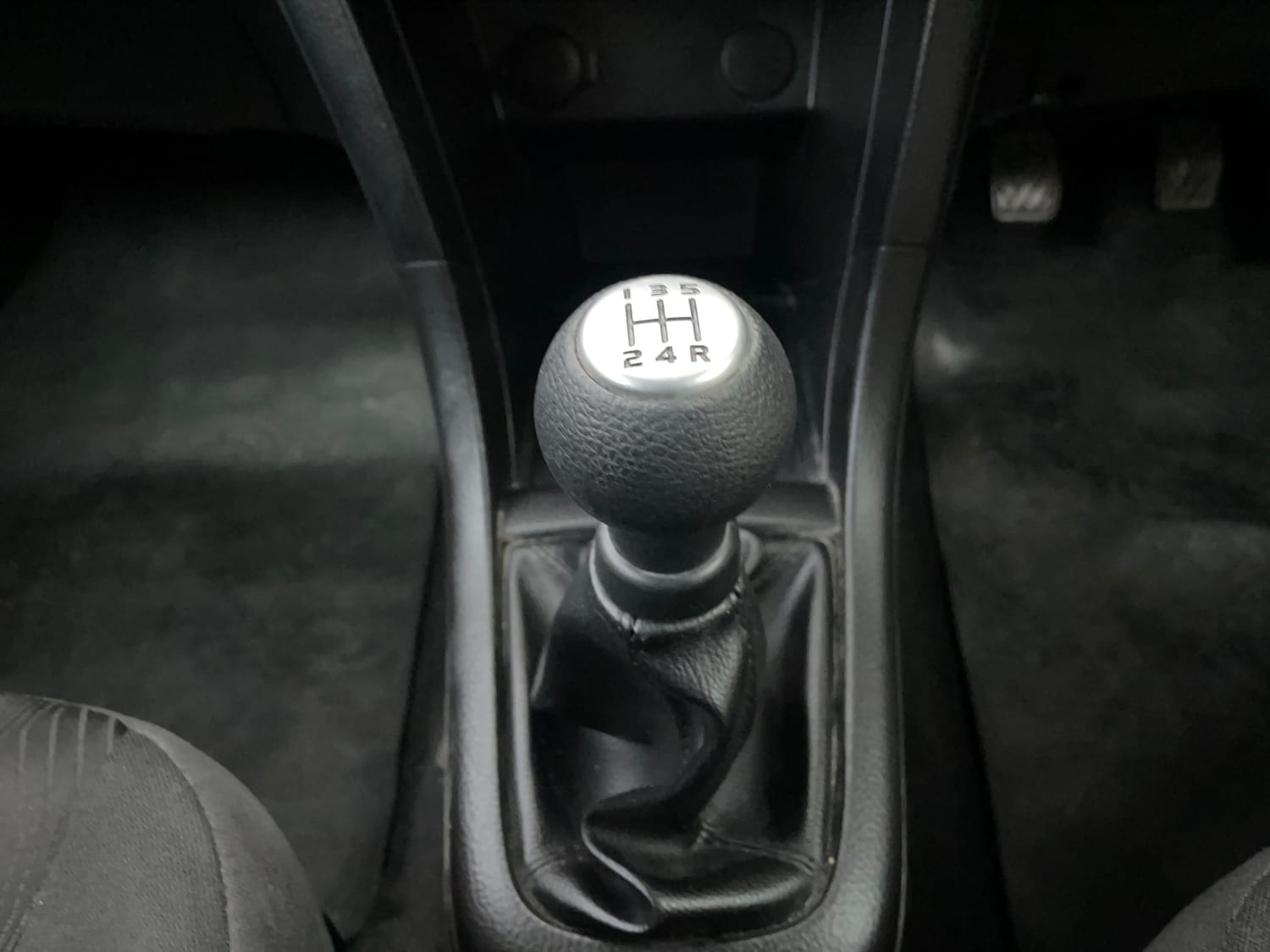 Used 2014 Maruti Suzuki Swift VXi Petrol Manual interior GEAR  KNOB VIEW
