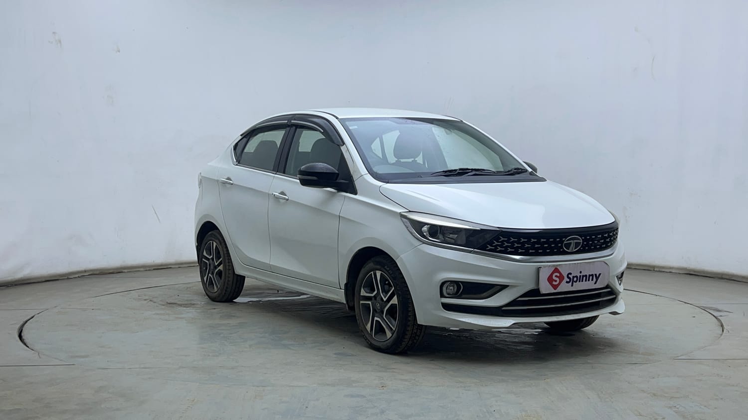 Used 2020 Tata Tigor XZ Plus Petrol Manual exterior RIGHT FRONT CORNER VIEW