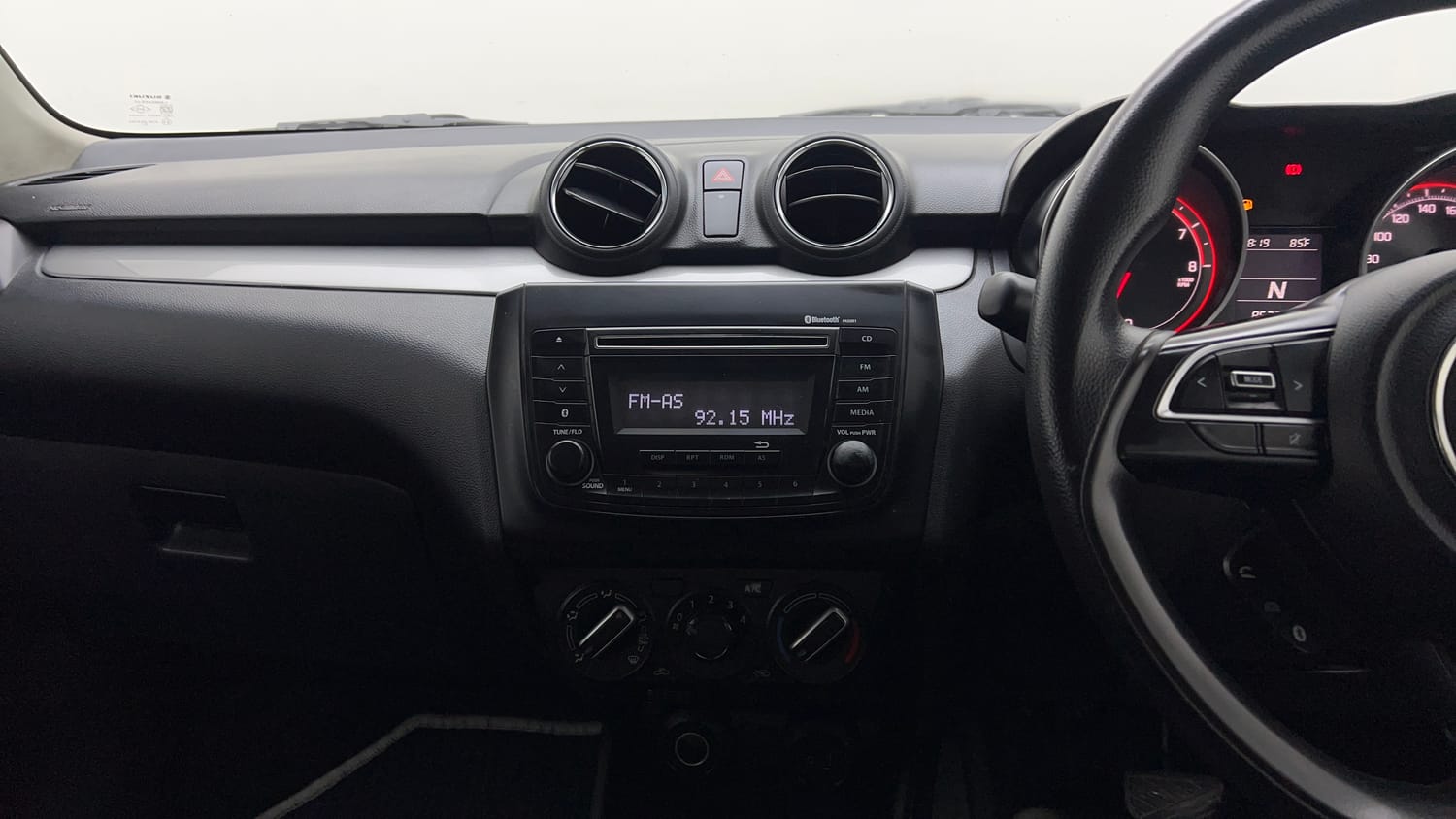 Used 2019 Maruti Suzuki Swift VXi AMT Petrol Automatic interior MUSIC SYSTEM & AC CONTROL VIEW