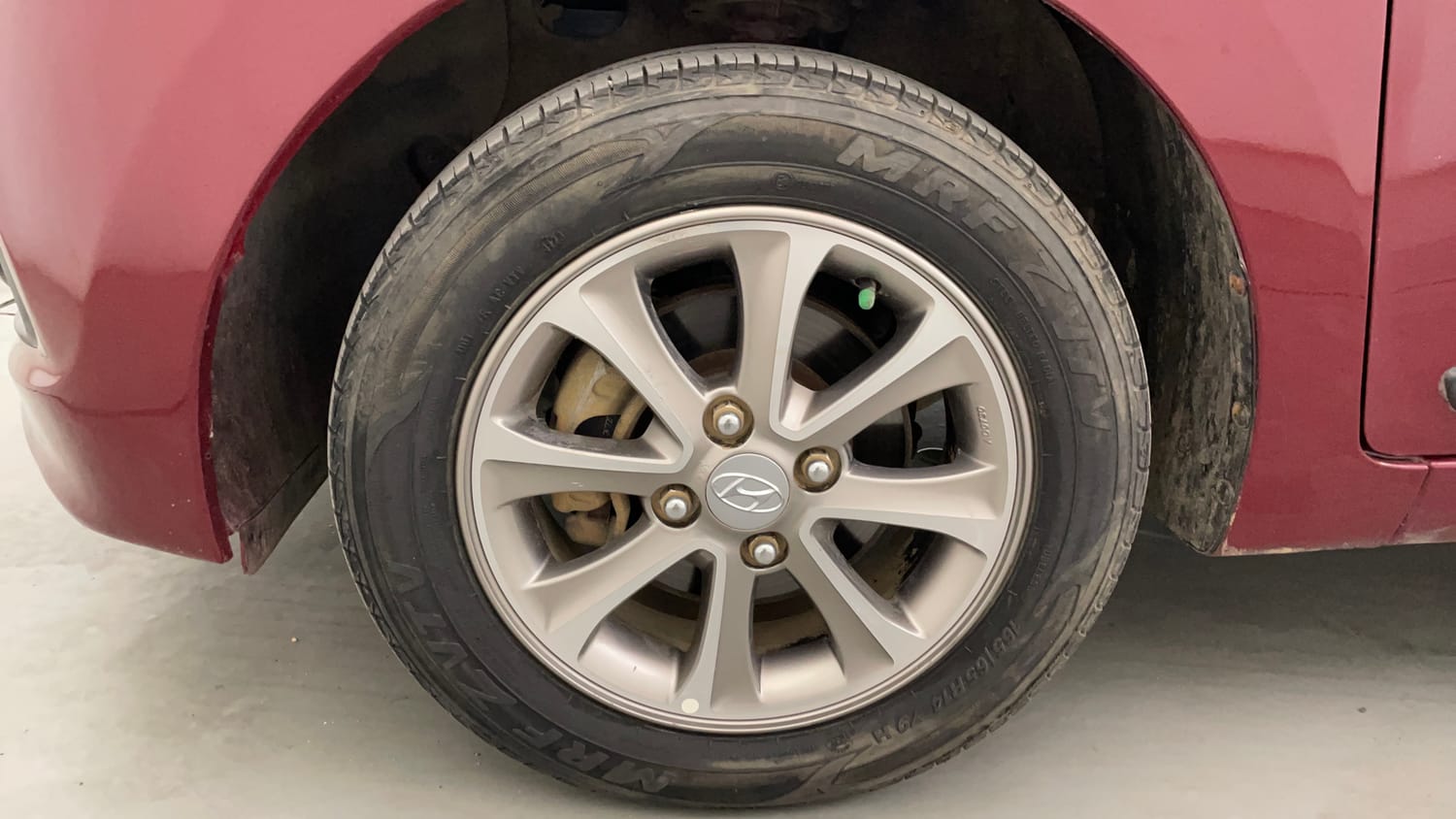 Used 2017 Hyundai Grand i10 Asta 1.2 Kappa VTVT Petrol Manual tyres LEFT FRONT TYRE RIM VIEW