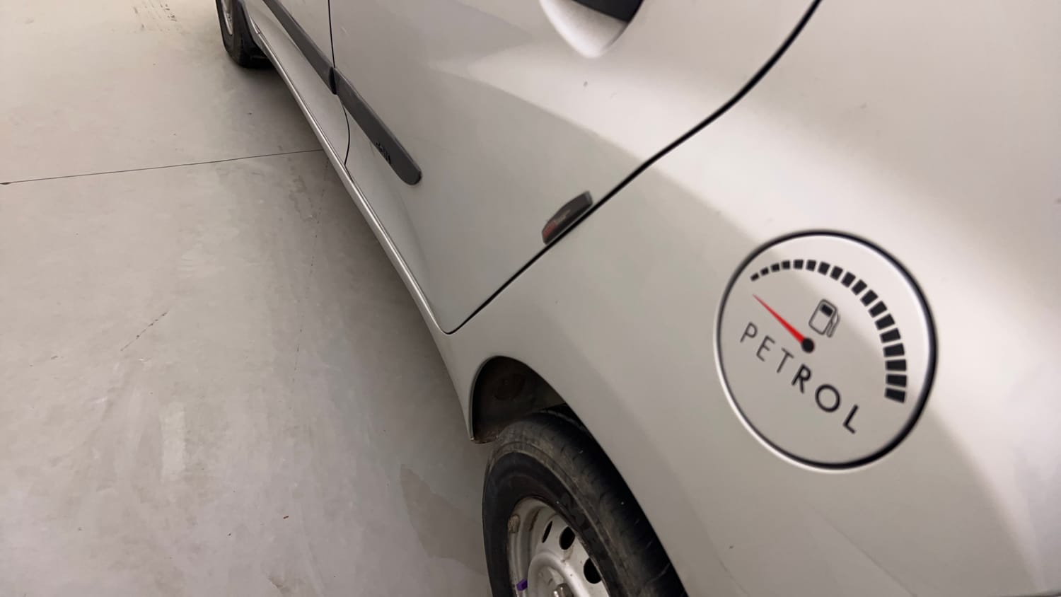 Used 2016 Hyundai Eon Era + Petrol Manual dents MINOR SCRATCH