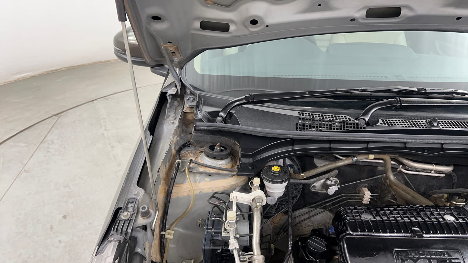 Used 2024 Honda Amaze 1.2 VX i-VTEC CNG (Outside Fitted) Cng Manual engine ENGINE RIGHT SIDE HINGE & APRON VIEW