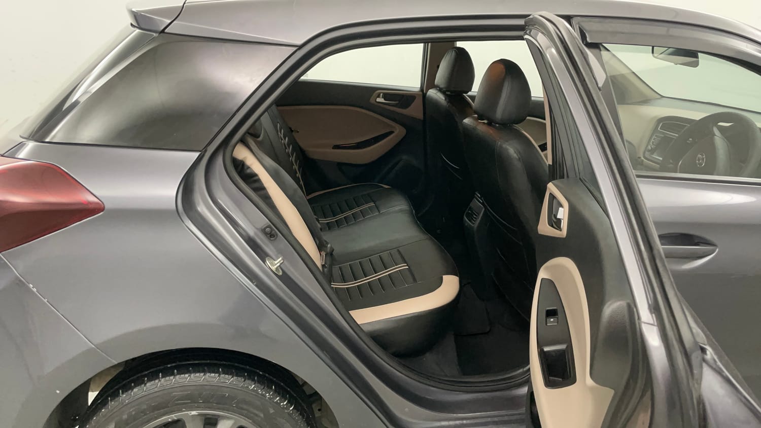 Used 2019 Hyundai Elite i20 Sportz Plus 1.2 Petrol Manual interior RIGHT SIDE REAR DOOR CABIN VIEW