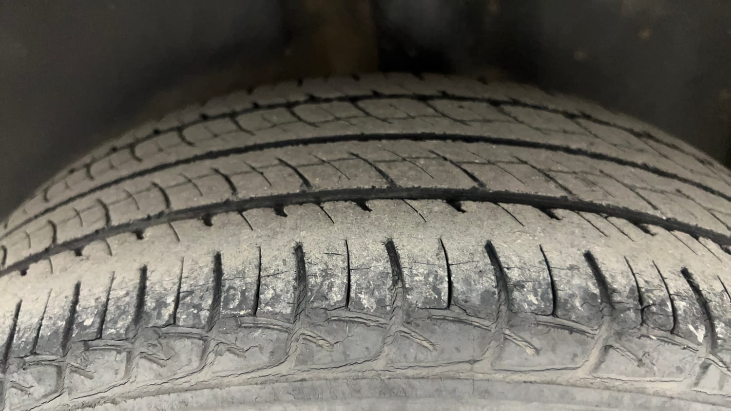 Used 2016 Volkswagen Polo Highline1.2L (P) Petrol Manual tyres LEFT REAR TYRE TREAD VIEW