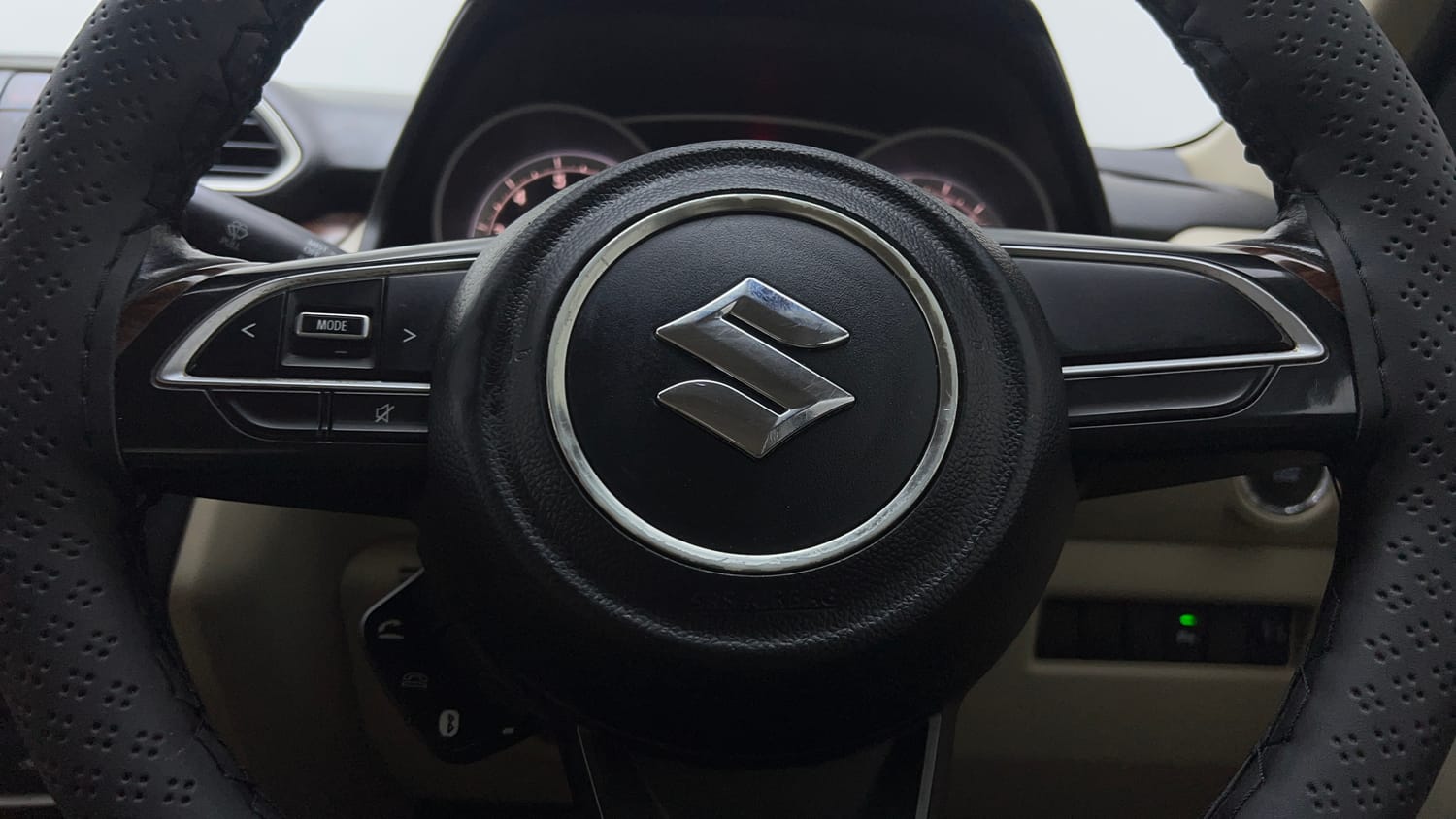 Used 2019 Maruti Suzuki Dzire ZXi AMT Petrol Automatic top_features Steering mounted controls