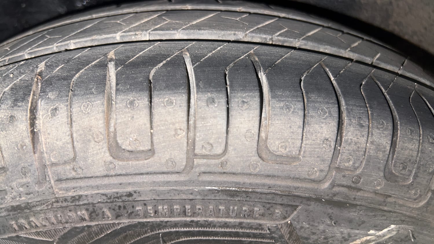 Used 2013 Hyundai i10 Sportz 1.2 Kappa2 Petrol Manual tyres RIGHT REAR TYRE TREAD VIEW