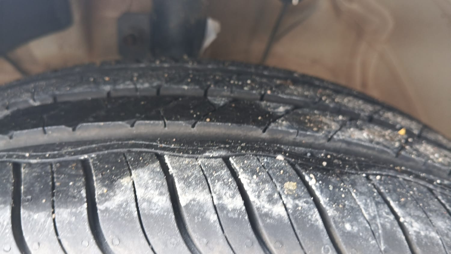 Used 2020 Maruti Suzuki Swift ZXi Petrol Manual tyres LEFT FRONT TYRE TREAD VIEW