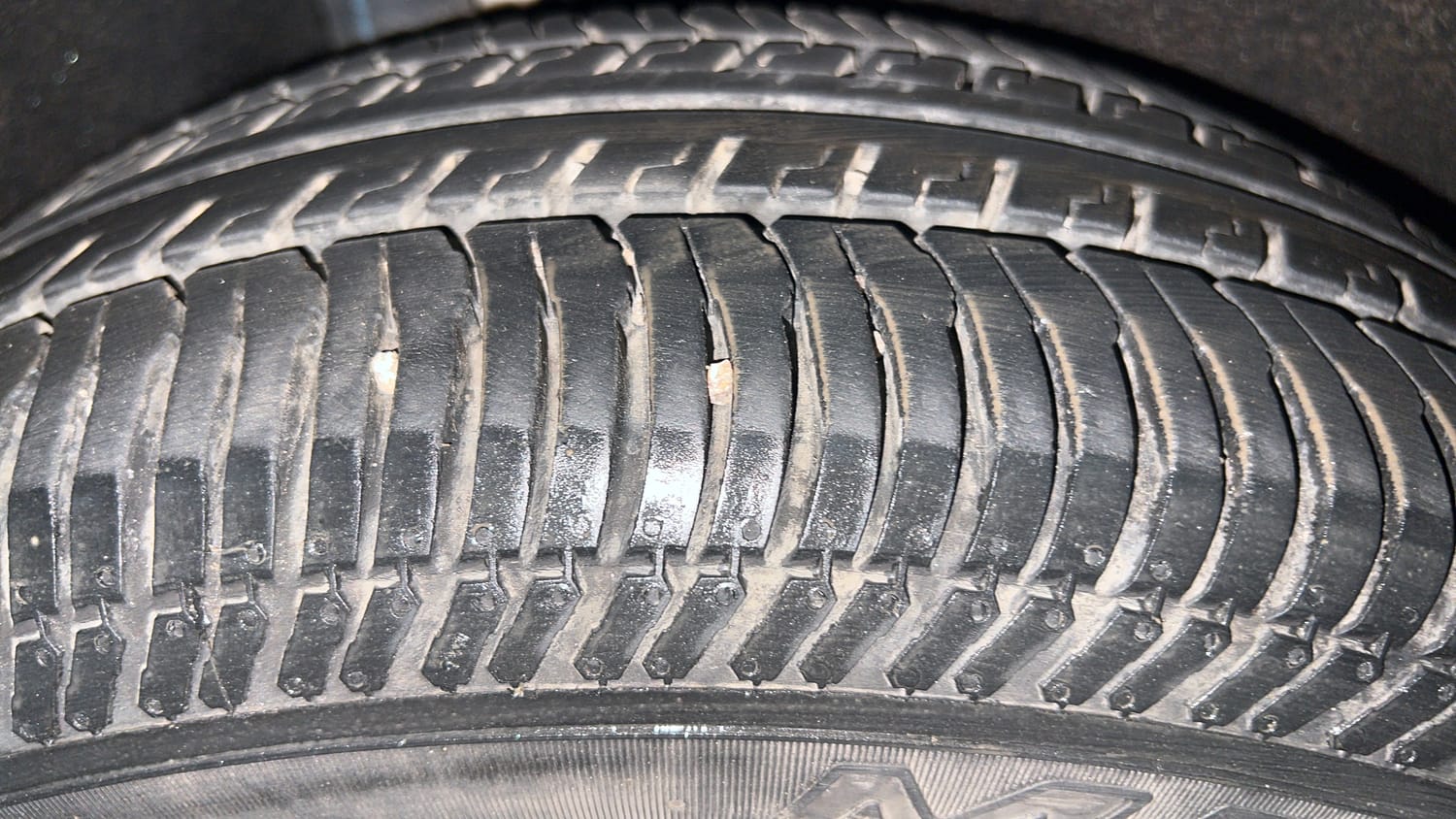 Used 2016 Ford EcoSport Titanium+ 1.0L EcoBoost Petrol Manual tyres RIGHT REAR TYRE TREAD VIEW