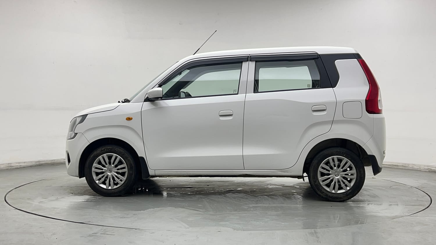 Used 2024 Maruti Suzuki Wagon R VXI 1.0 Petrol Manual exterior LEFT SIDE VIEW