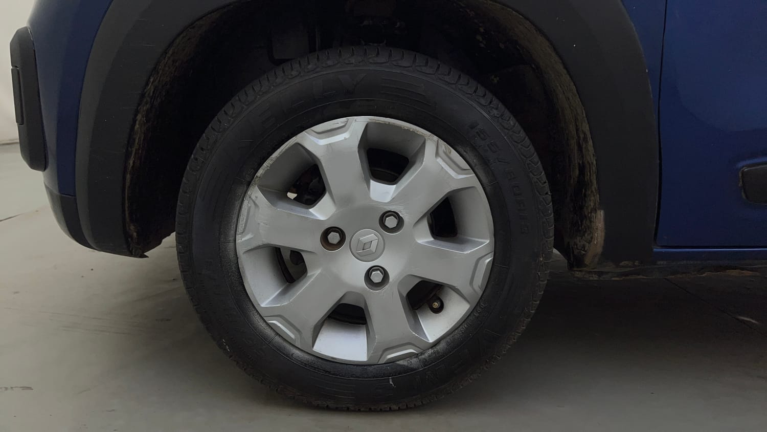 Used 2017 Renault Kwid CLIMBER 1.0 AMT Petrol Automatic tyres LEFT FRONT TYRE RIM VIEW