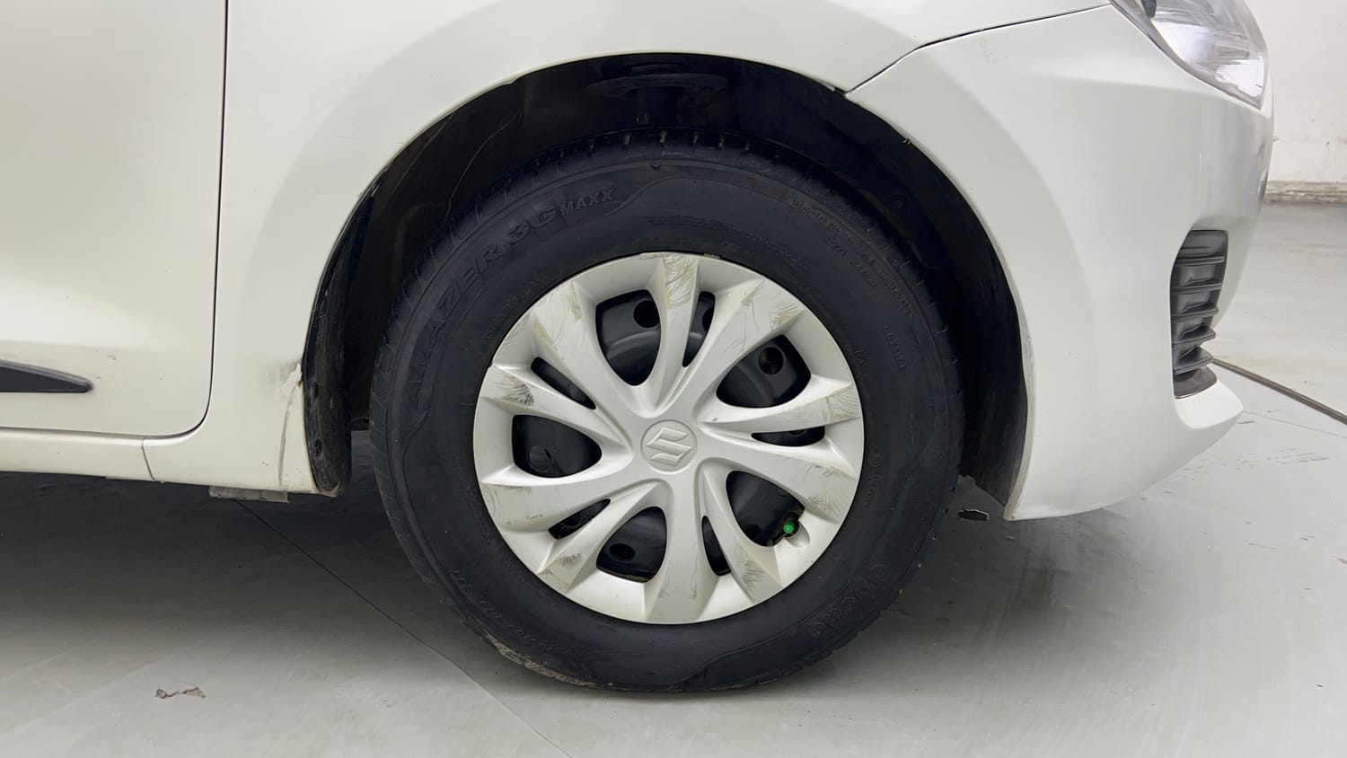 Used 2019 Maruti Suzuki Swift VXi AMT Petrol Automatic tyres RIGHT FRONT TYRE RIM VIEW