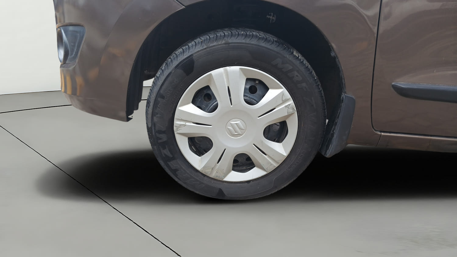 Used 2016 Maruti Suzuki Wagon R VXI Petrol Manual tyres LEFT FRONT TYRE RIM VIEW