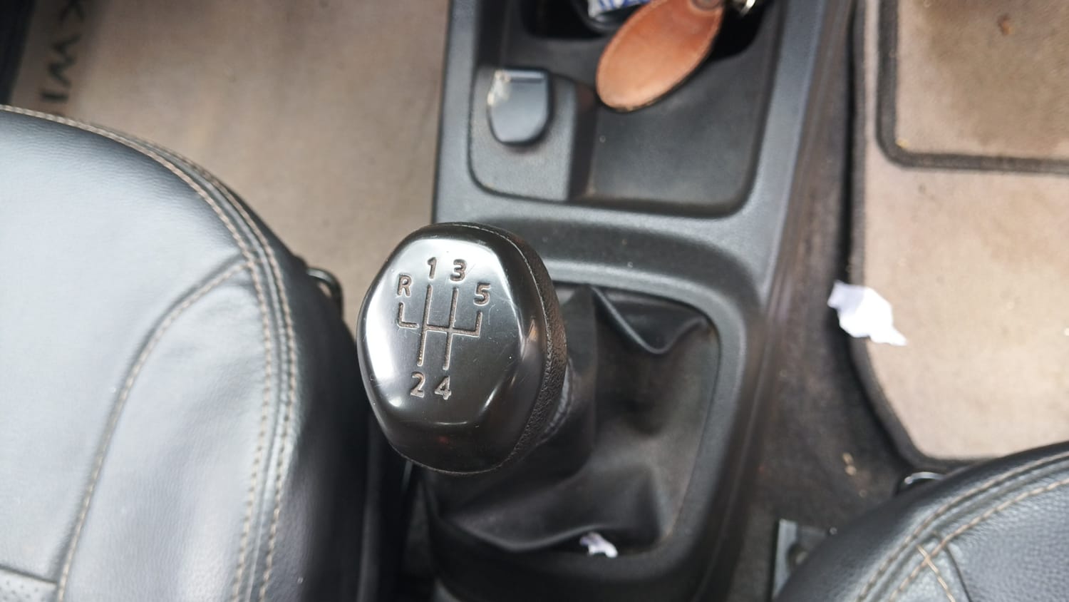 Used 2017 Renault Kwid 1.0 RXT Petrol Manual interior GEAR  KNOB VIEW