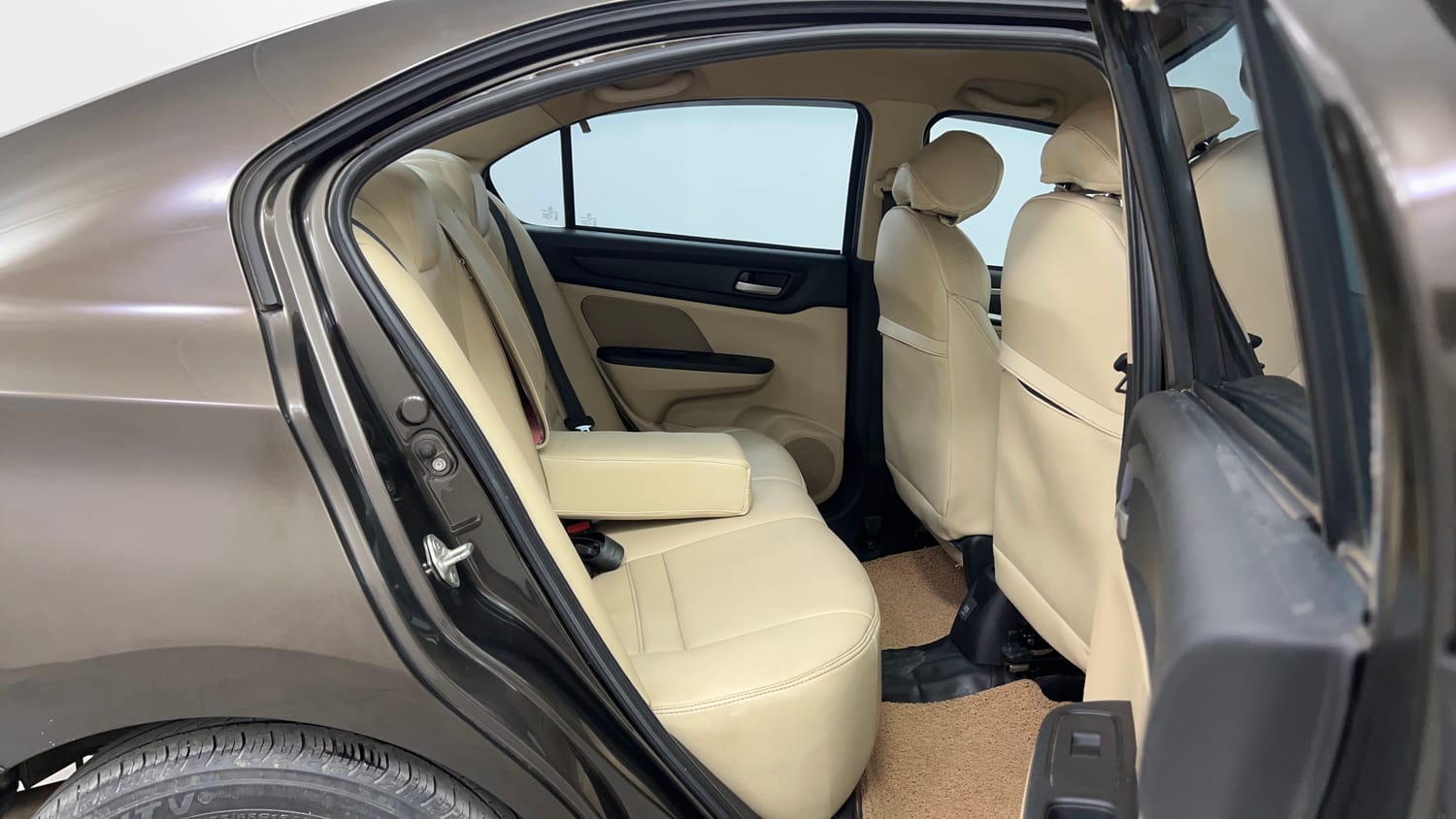 Used 2024 Honda Amaze 1.2 VX i-VTEC CNG (Outside Fitted) Cng Manual interior RIGHT SIDE REAR DOOR CABIN VIEW