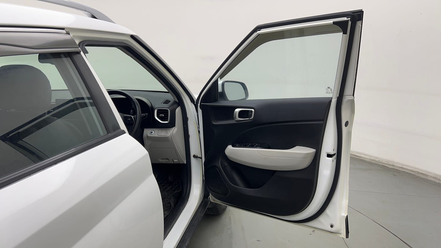 Used 2022 Hyundai Venue SX 1.2 Petrol Petrol Manual interior RIGHT FRONT DOOR OPEN VIEW