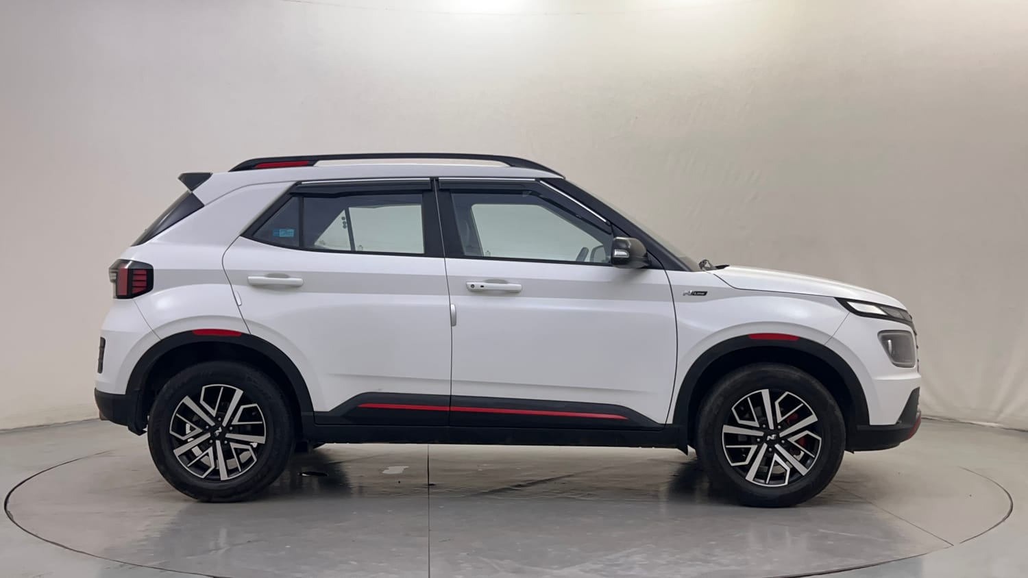 Used 2024 Hyundai Venue N-Line N8 DCT Petrol Automatic exterior RIGHT SIDE VIEW