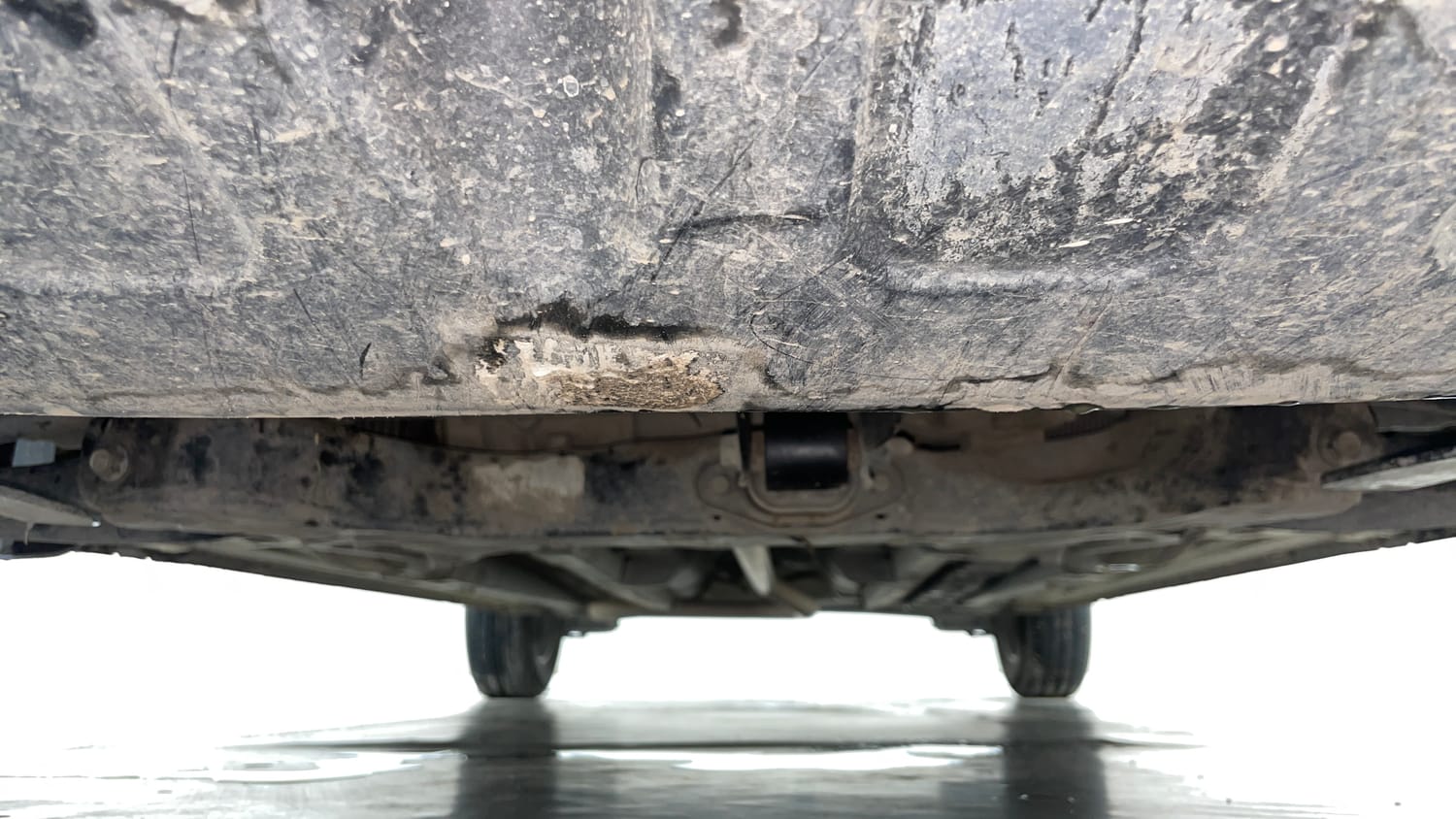 Used 2019 Hyundai Elite i20 Sportz Plus 1.2 Petrol Manual extra FRONT LEFT UNDERBODY VIEW