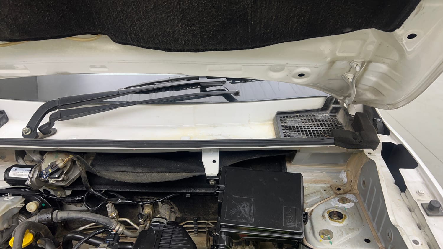 Used 2020 Renault Kwid CLIMBER 1.0 AMT Opt Petrol Automatic engine ENGINE LEFT SIDE HINGE & APRON VIEW
