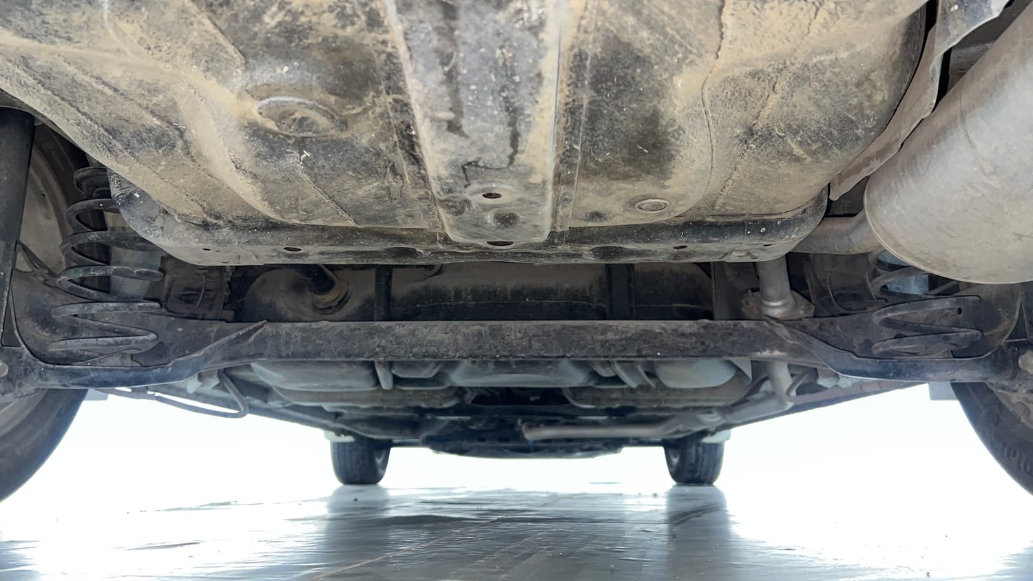 Used 2015 Honda City VX CVT Petrol Automatic extra REAR UNDERBODY VIEW (TAKEN FROM REAR)