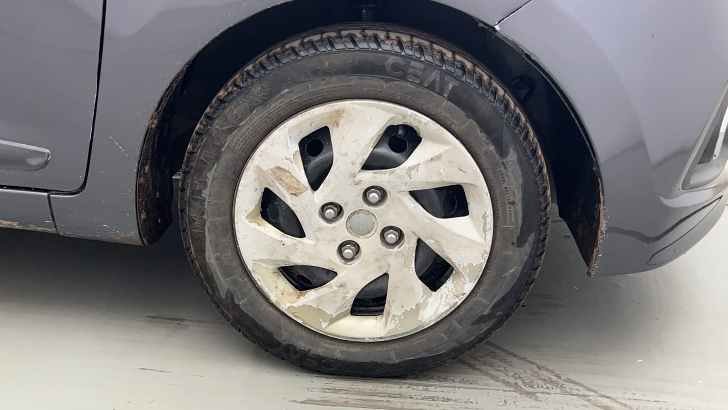 Used 2015 Hyundai Grand i10 Sportz 1.2 Kappa VTVT Petrol Manual tyres RIGHT FRONT TYRE RIM VIEW