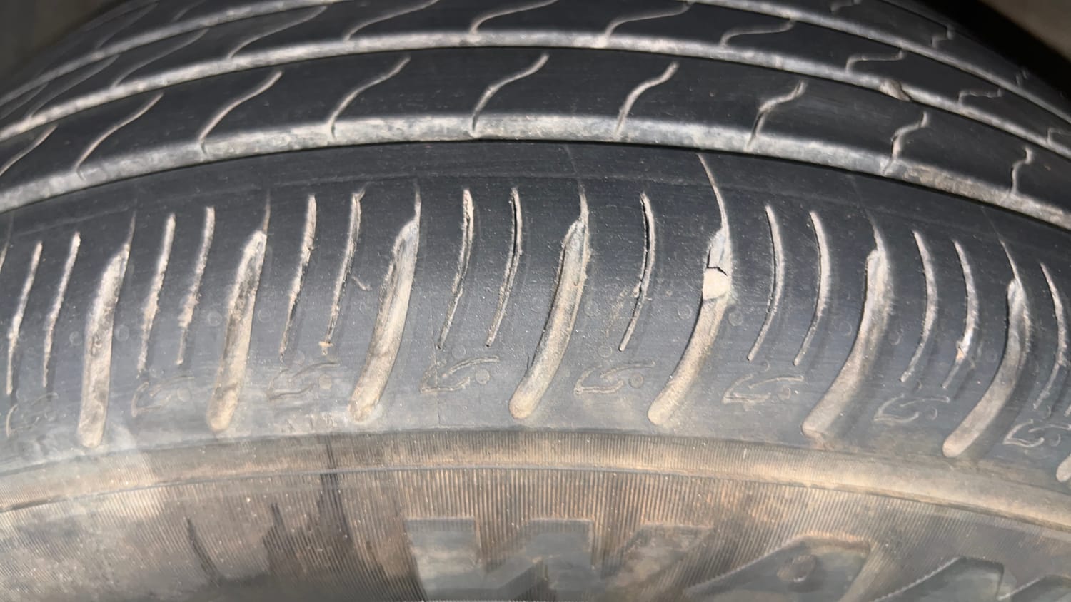 Used 2024 Hyundai Venue N-Line N8 DCT Petrol Automatic tyres LEFT FRONT TYRE TREAD VIEW