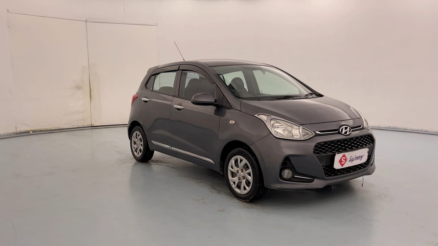 Used 2017 Hyundai Grand i10 Magna 1.2 Kappa VTVT Petrol Manual exterior RIGHT FRONT CORNER VIEW