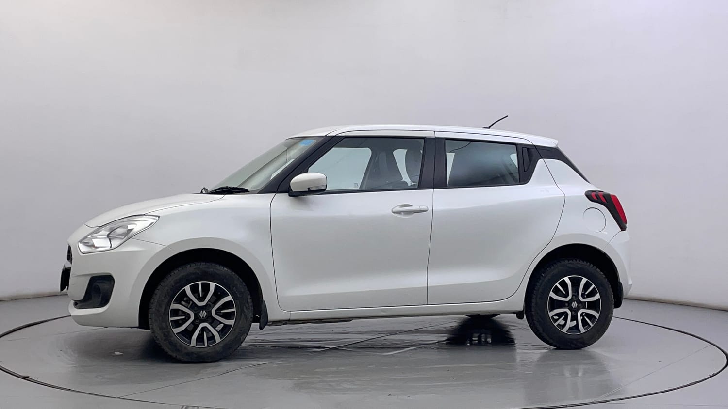 Used 2022 Maruti Suzuki Swift VXi Petrol Manual exterior LEFT SIDE VIEW