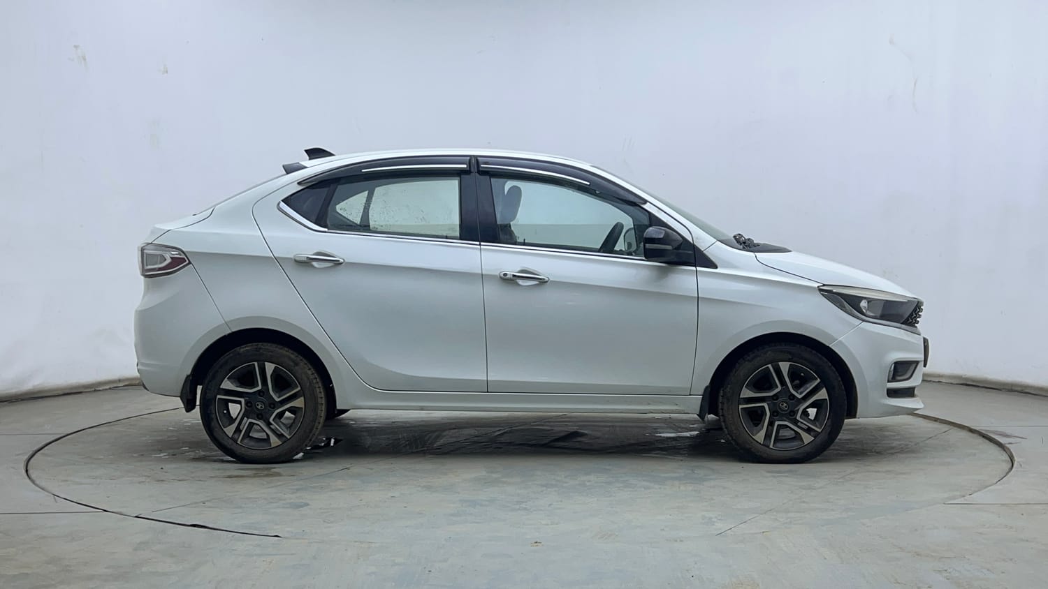 Used 2020 Tata Tigor XZ Plus Petrol Manual exterior RIGHT SIDE VIEW