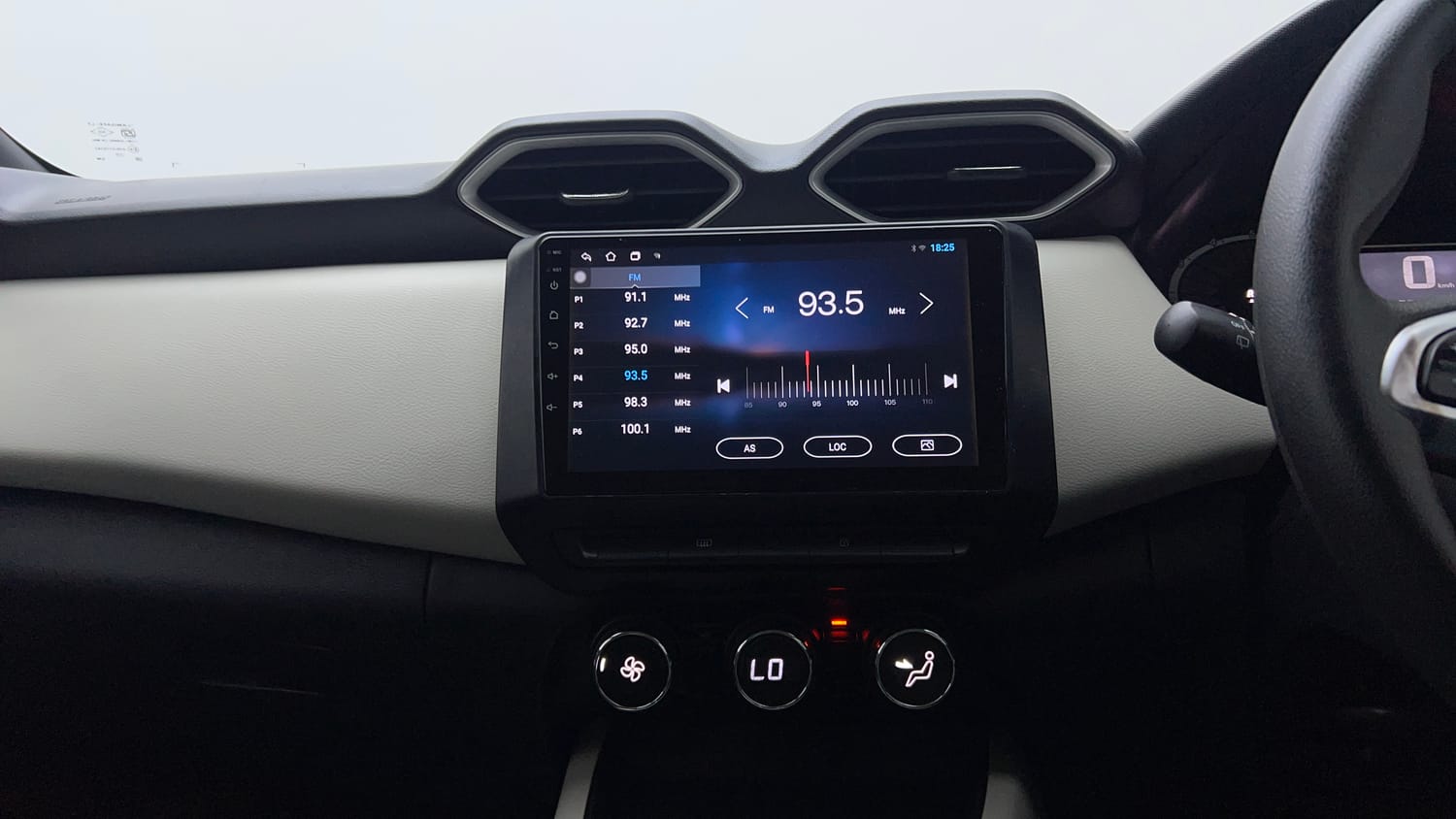 Used 2023 Nissan Magnite XL Petrol Manual interior MUSIC SYSTEM & AC CONTROL VIEW
