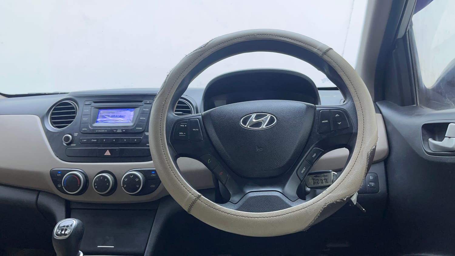 Used 2015 Hyundai Xcent S 1.2 (O) Petrol Manual interior STEERING VIEW