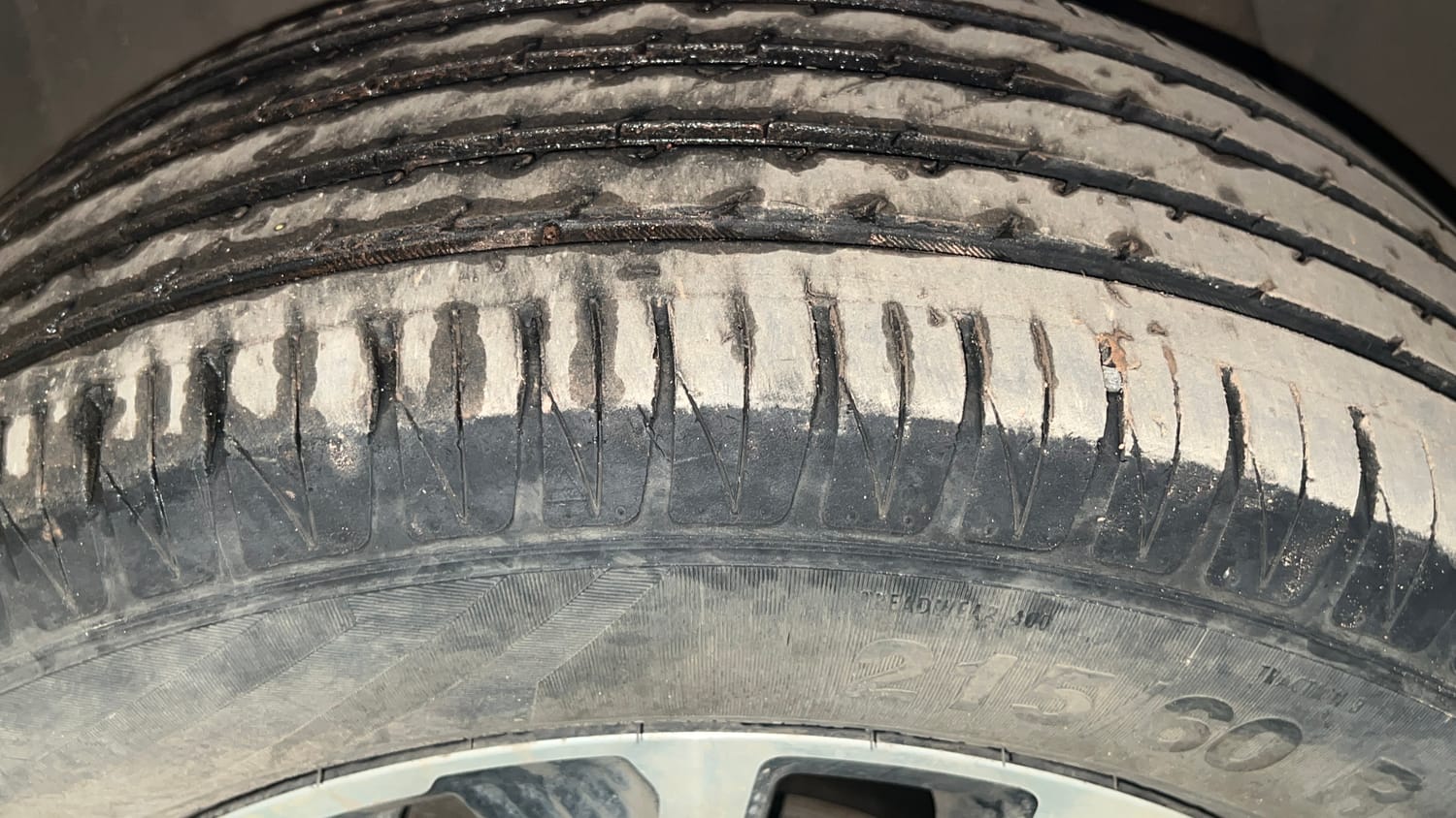 Used 2022 Maruti Suzuki Vitara Brezza [2020-2022] ZXI Plus Dual Tone Petrol Manual tyres LEFT FRONT TYRE TREAD VIEW