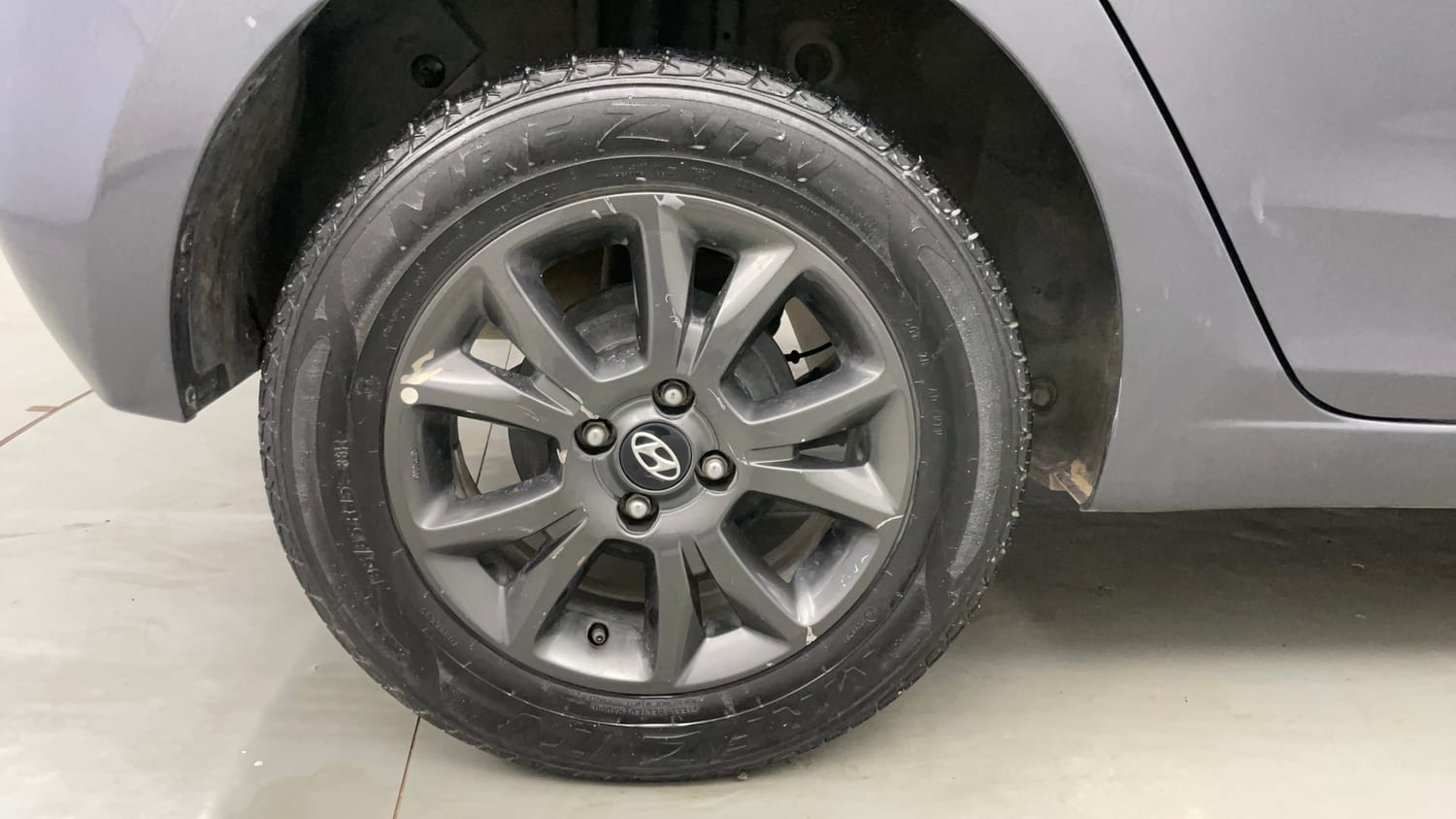 Used 2019 Hyundai Elite i20 Sportz Plus 1.2 Petrol Manual tyres RIGHT REAR TYRE RIM VIEW