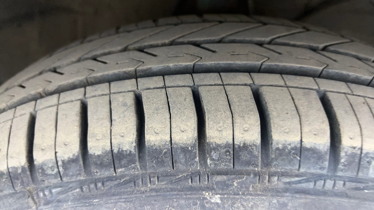 Used 2024 Maruti Suzuki Swift VXi Petrol Manual tyres RIGHT FRONT TYRE TREAD VIEW