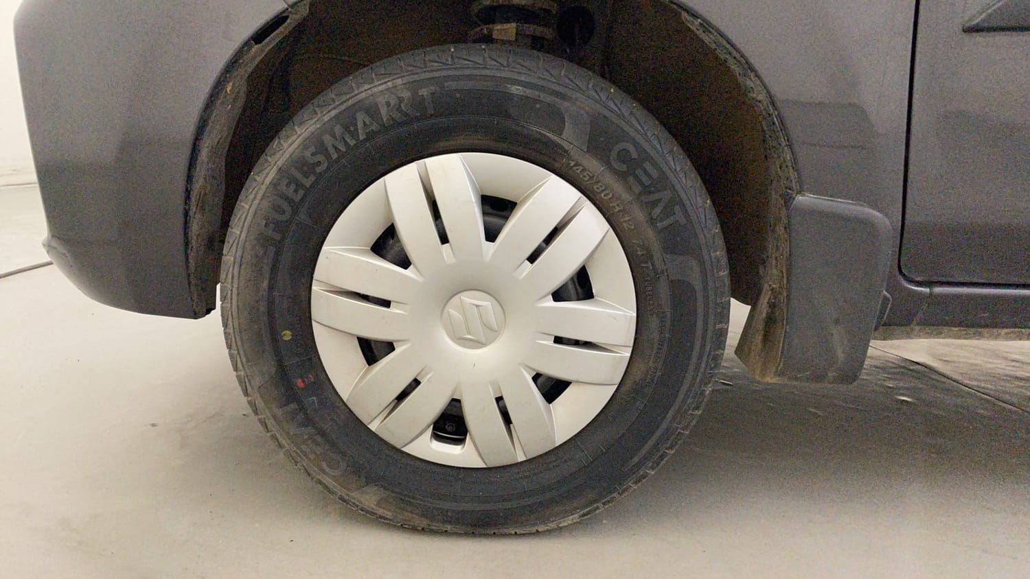 Used 2021 Maruti Suzuki Alto 800 Vxi Plus Petrol Manual tyres LEFT FRONT TYRE RIM VIEW