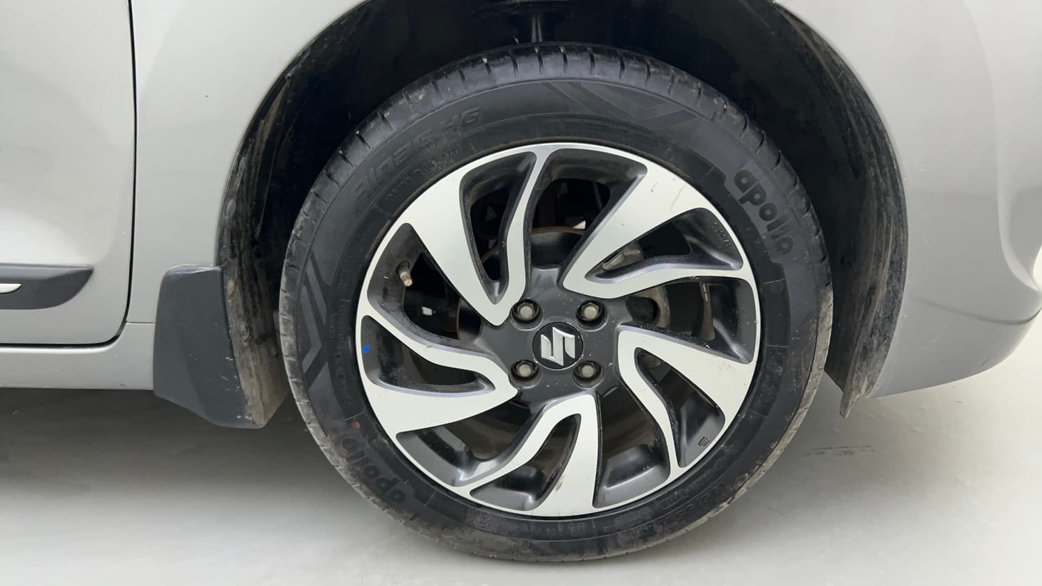 Used 2019 Maruti Suzuki Baleno Alpha Petrol Manual tyres RIGHT FRONT TYRE RIM VIEW