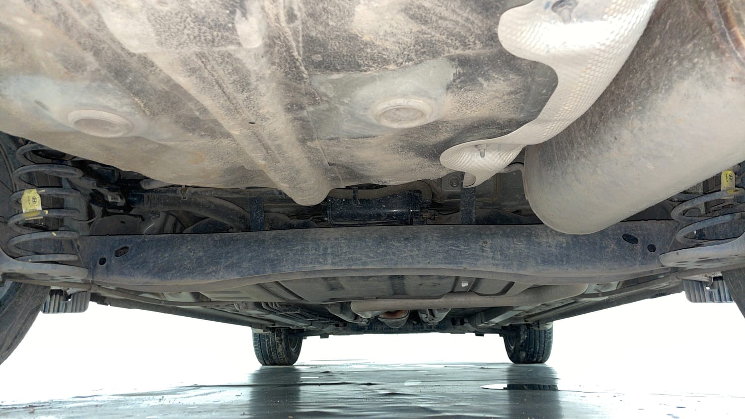 Used 2023 Hyundai Verna SX 1.5 Petrol IVT Petrol Automatic extra REAR UNDERBODY VIEW (TAKEN FROM REAR)