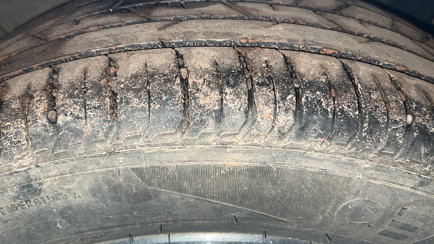 Used 2022 Hyundai New i20 Asta (O) 1.2 MT Petrol Manual tyres LEFT REAR TYRE TREAD VIEW