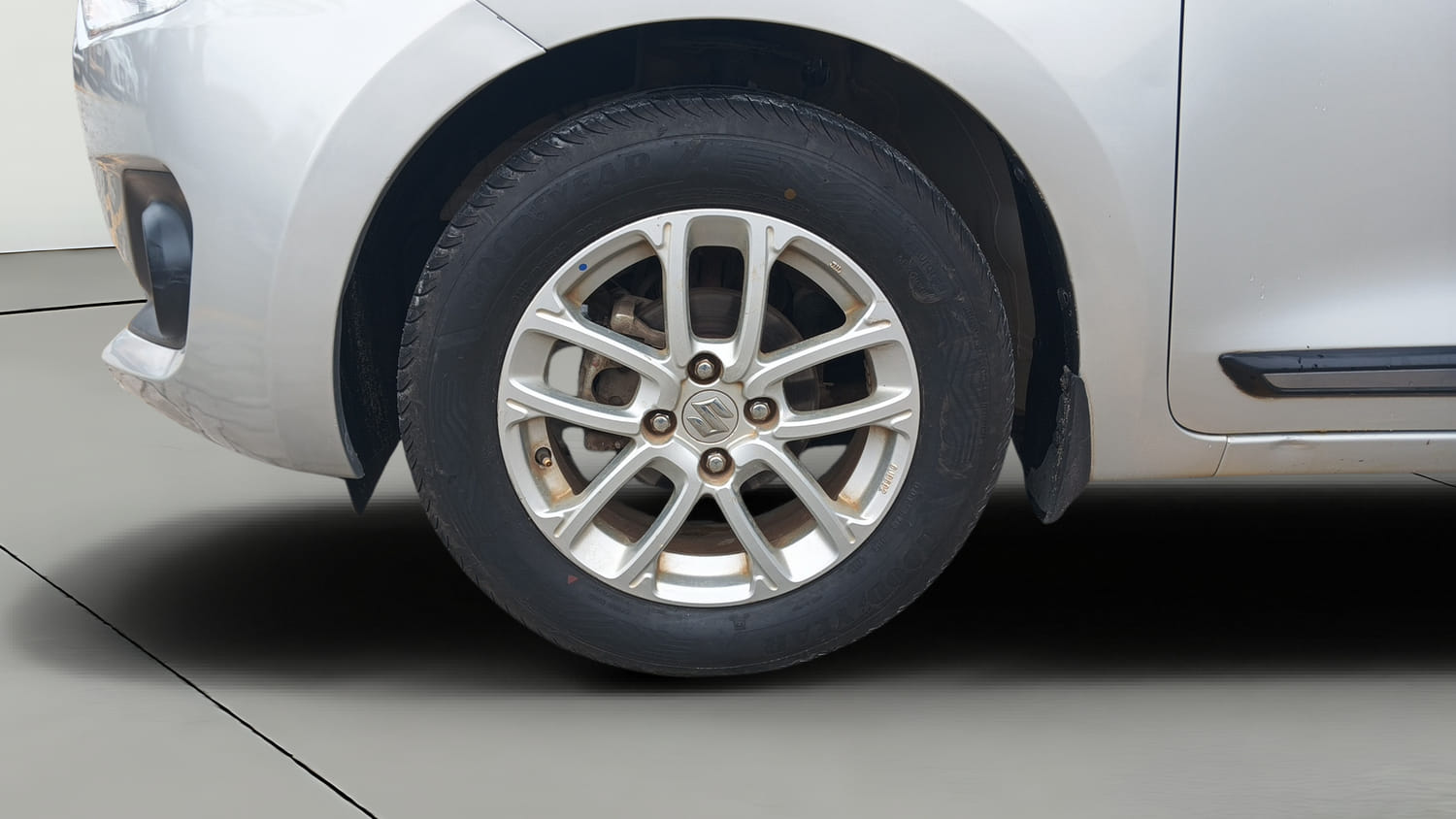 Used 2020 Maruti Suzuki Swift ZXi Petrol Manual tyres LEFT FRONT TYRE RIM VIEW