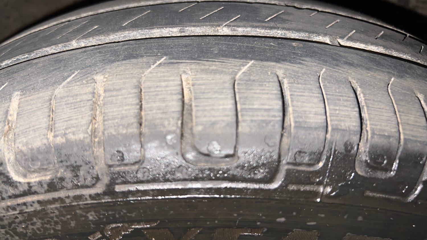 Used 2013 Hyundai i10 Sportz 1.2 Kappa2 Petrol Manual tyres RIGHT FRONT TYRE TREAD VIEW