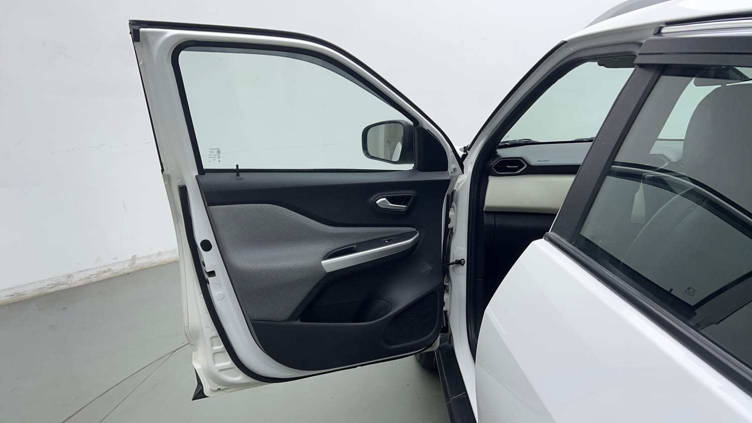 Used 2023 Nissan Magnite XL Petrol Manual interior LEFT FRONT DOOR OPEN VIEW
