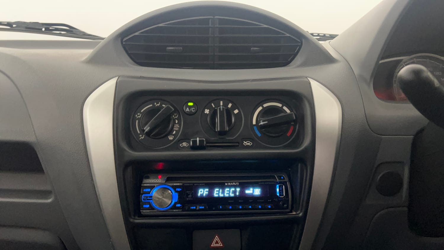 Used 2014 Maruti Suzuki Alto 800 Lxi Petrol Manual interior MUSIC SYSTEM & AC CONTROL VIEW