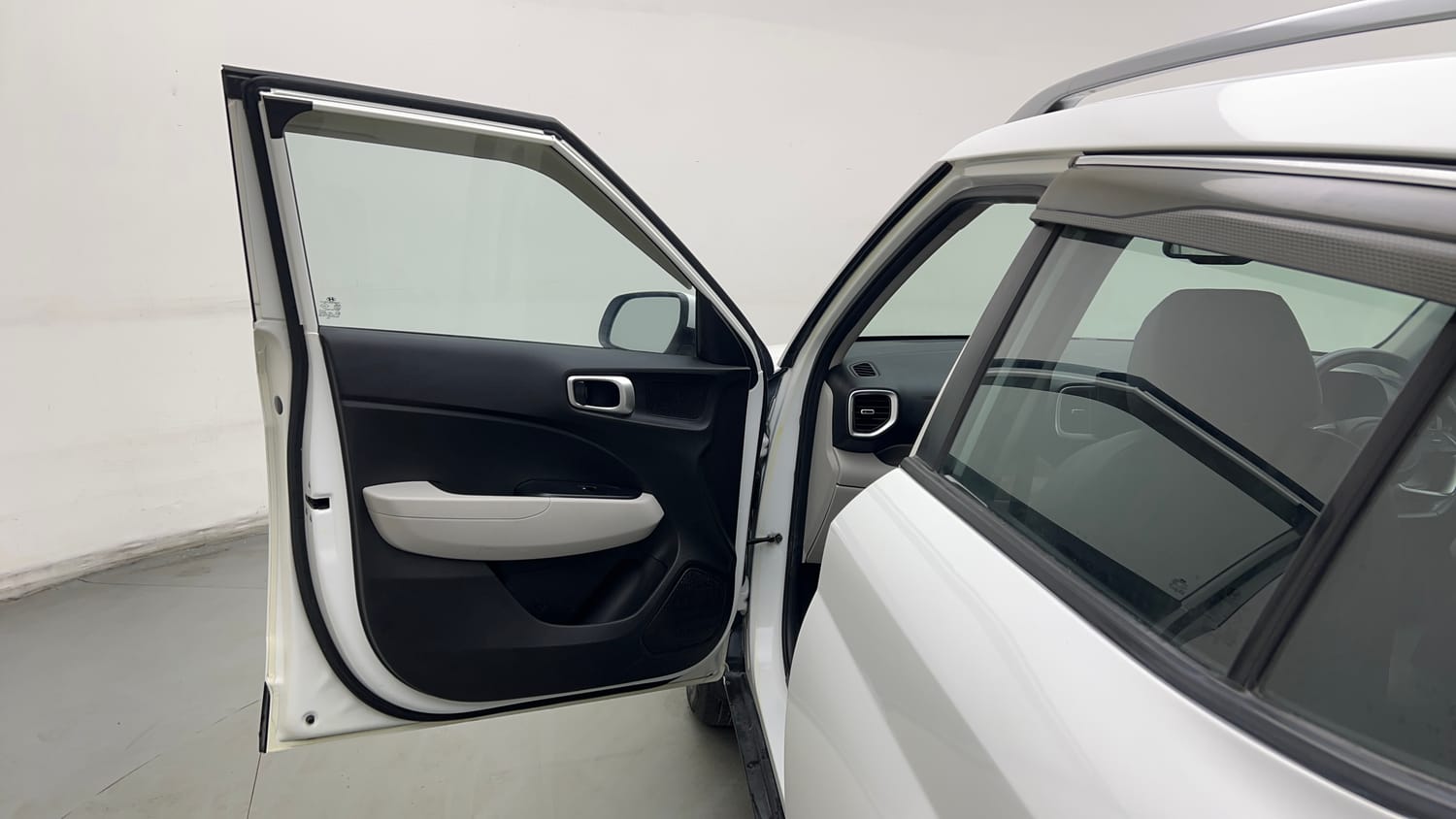 Used 2022 Hyundai Venue SX 1.2 Petrol Petrol Manual interior LEFT FRONT DOOR OPEN VIEW