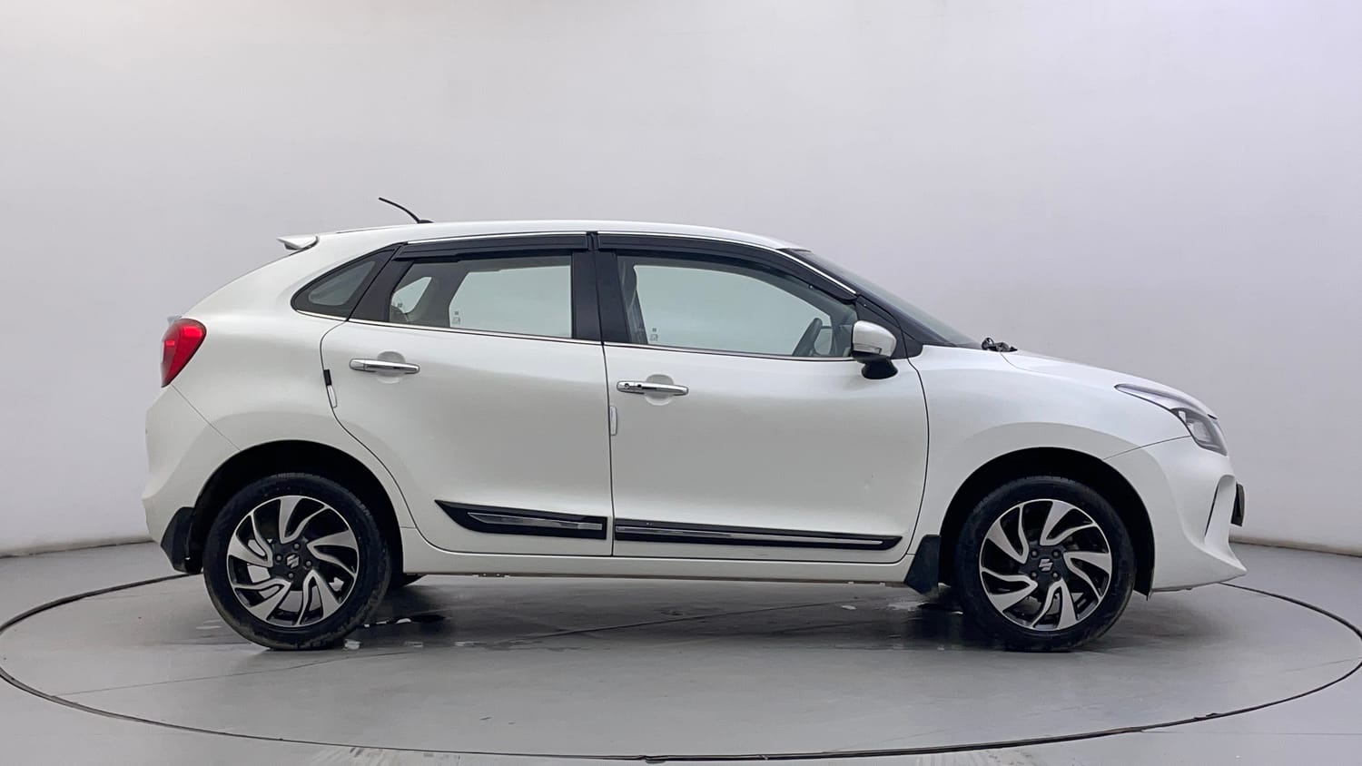 Used 2020 Maruti Suzuki Baleno Zeta Petrol Manual exterior RIGHT SIDE VIEW