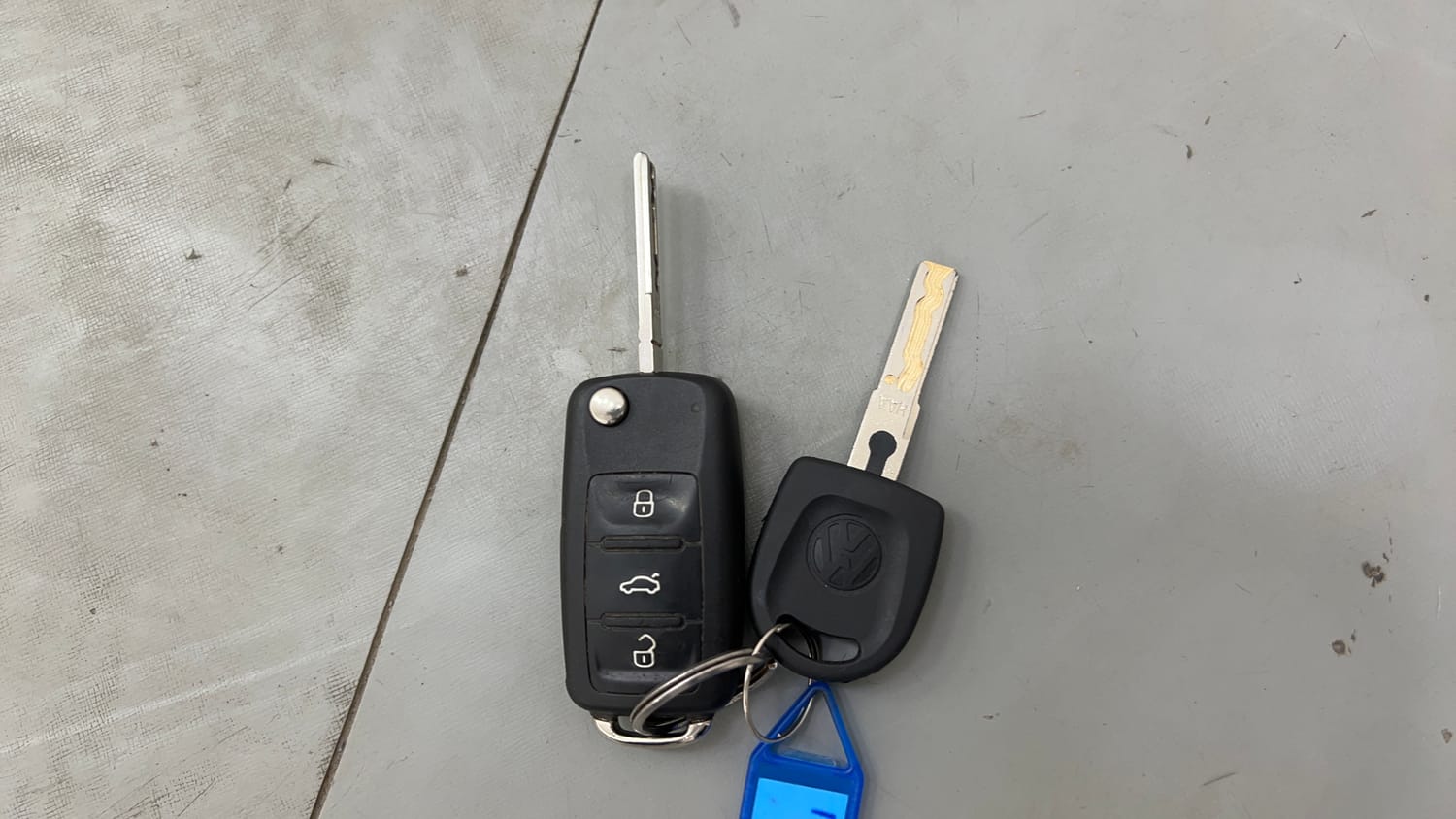 Used 2016 Volkswagen Polo Highline1.2L (P) Petrol Manual extra CAR KEY VIEW