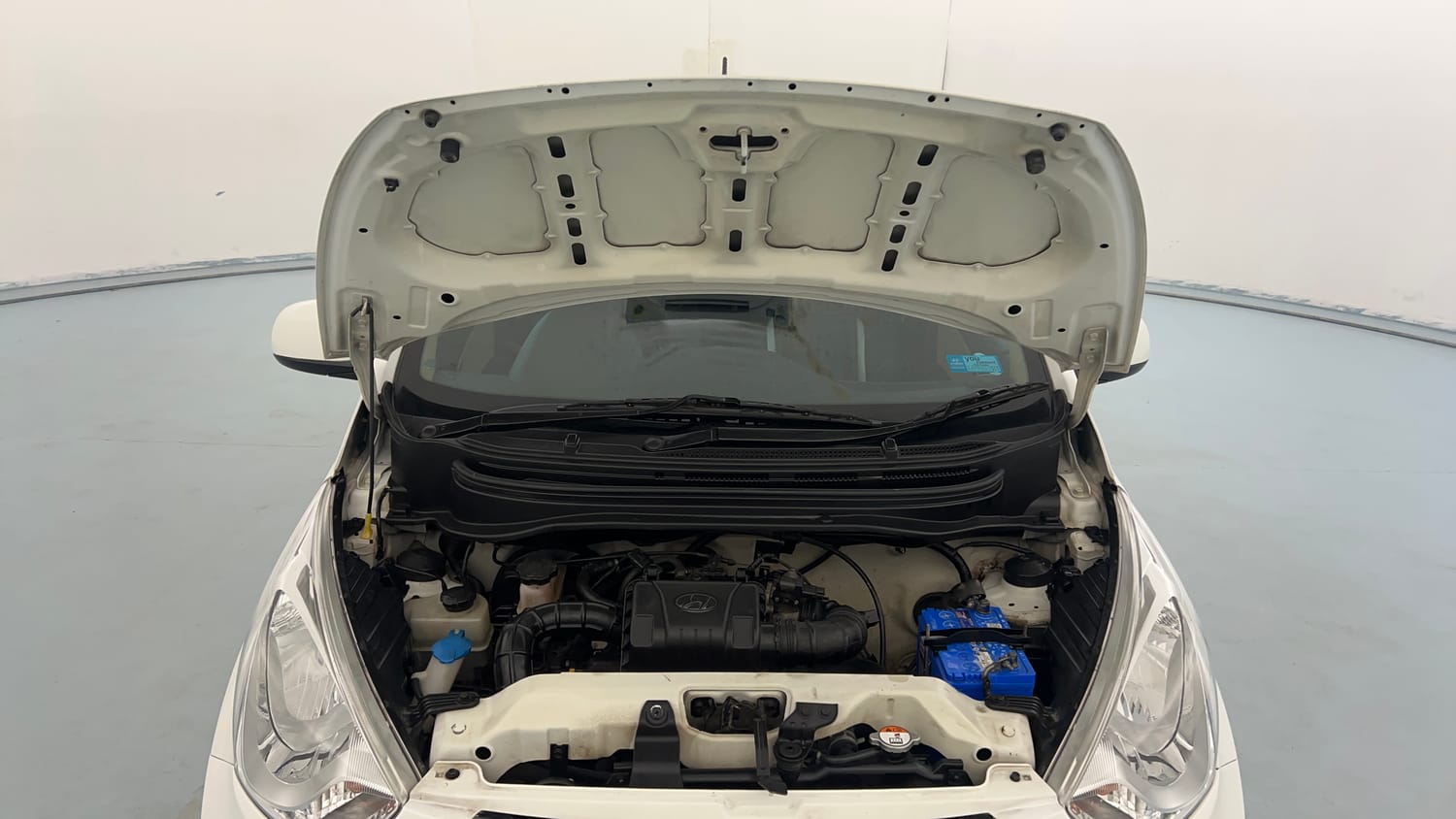 Used 2018 Hyundai Eon Era + AirBag Petrol Manual engine ENGINE & BONNET OPEN FRONT VIEW
